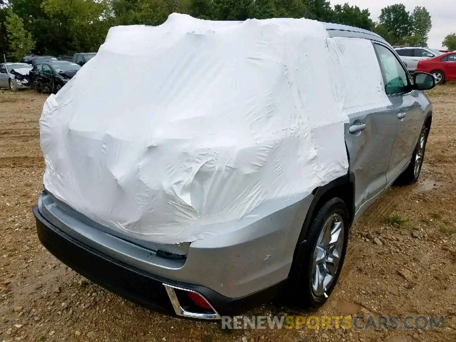 4 Photograph of a damaged car 5TDDZRFH8KS980201 TOYOTA HIGHLANDER 2019