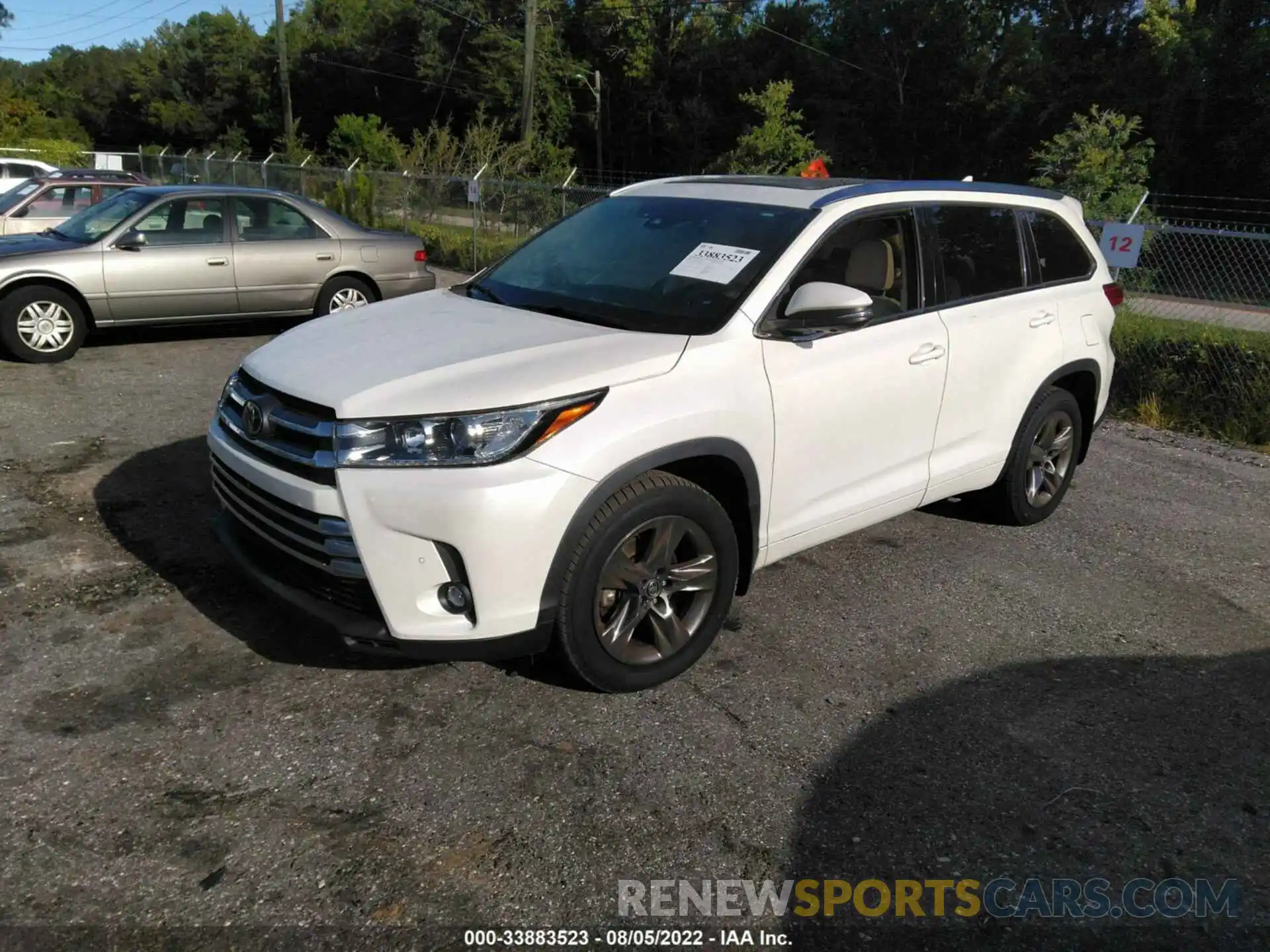 2 Photograph of a damaged car 5TDDZRFH8KS982398 TOYOTA HIGHLANDER 2019