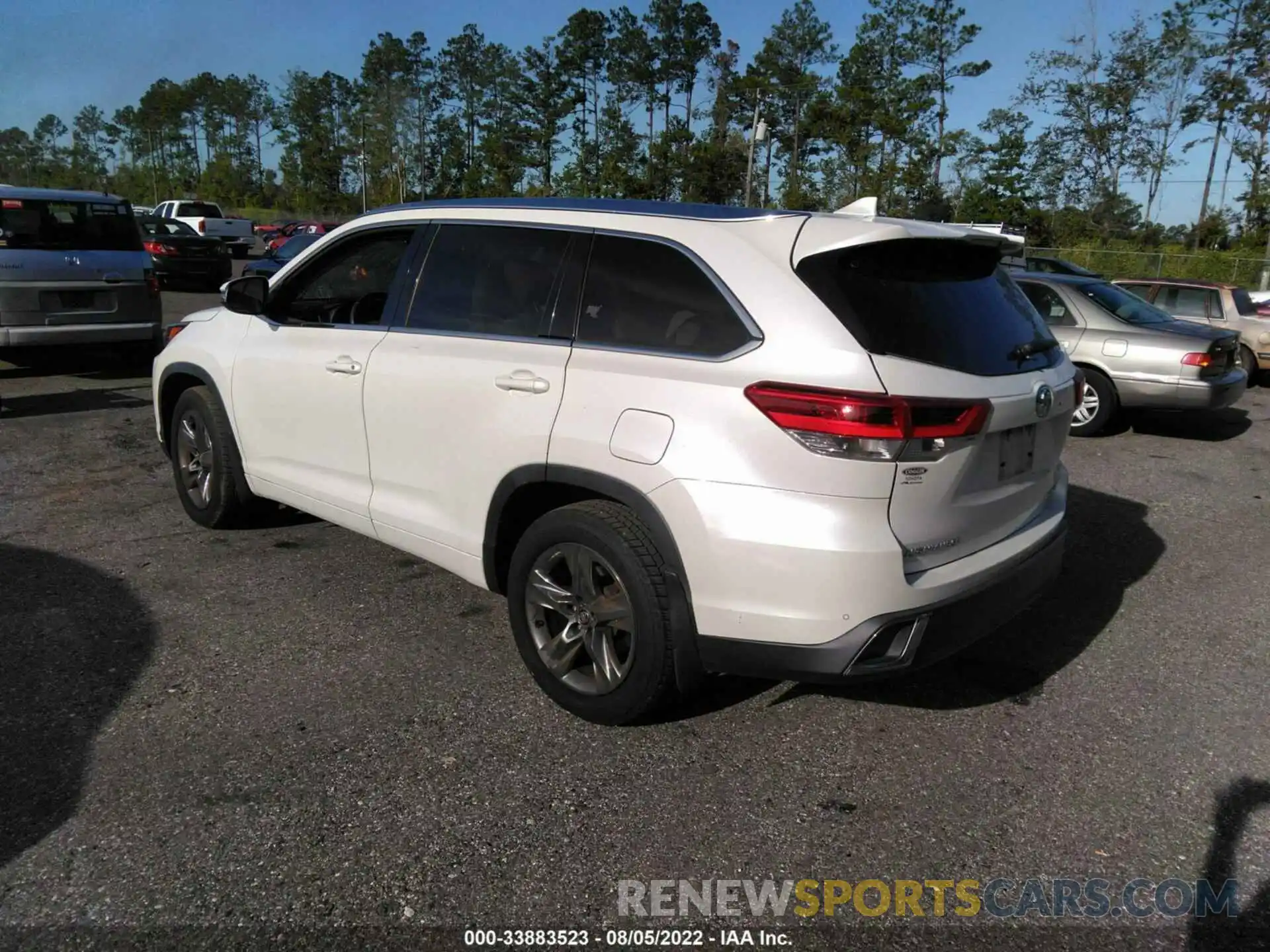 3 Photograph of a damaged car 5TDDZRFH8KS982398 TOYOTA HIGHLANDER 2019