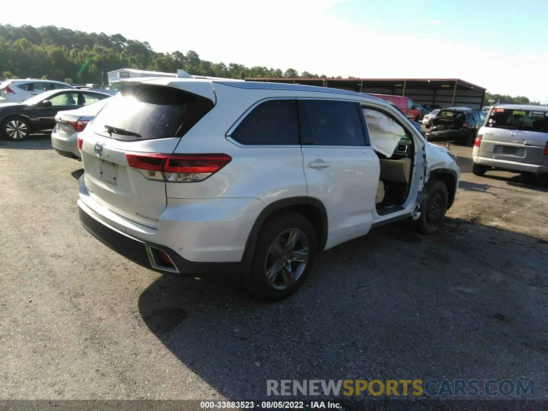 4 Photograph of a damaged car 5TDDZRFH8KS982398 TOYOTA HIGHLANDER 2019