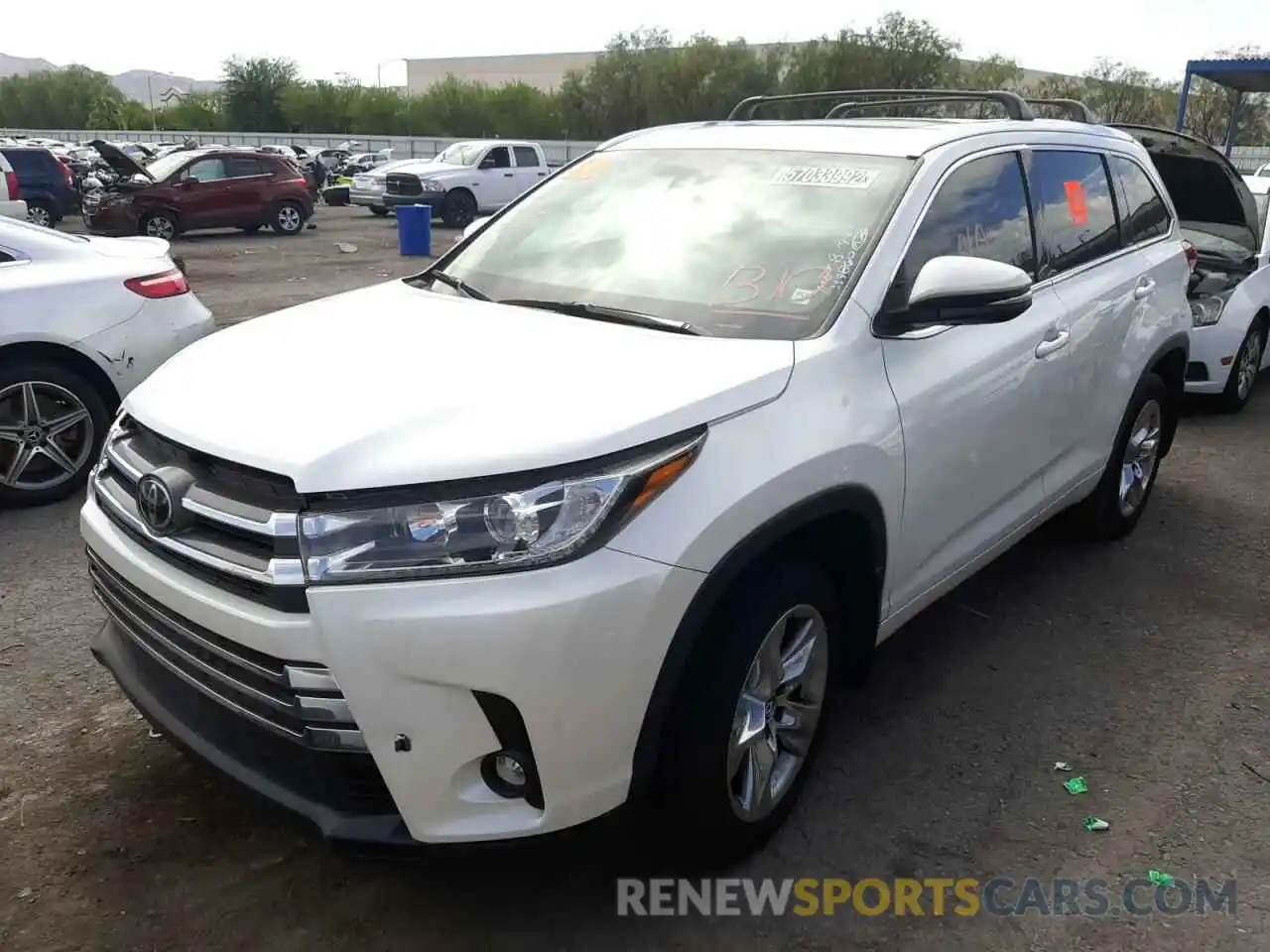 2 Photograph of a damaged car 5TDDZRFH8KS983938 TOYOTA HIGHLANDER 2019