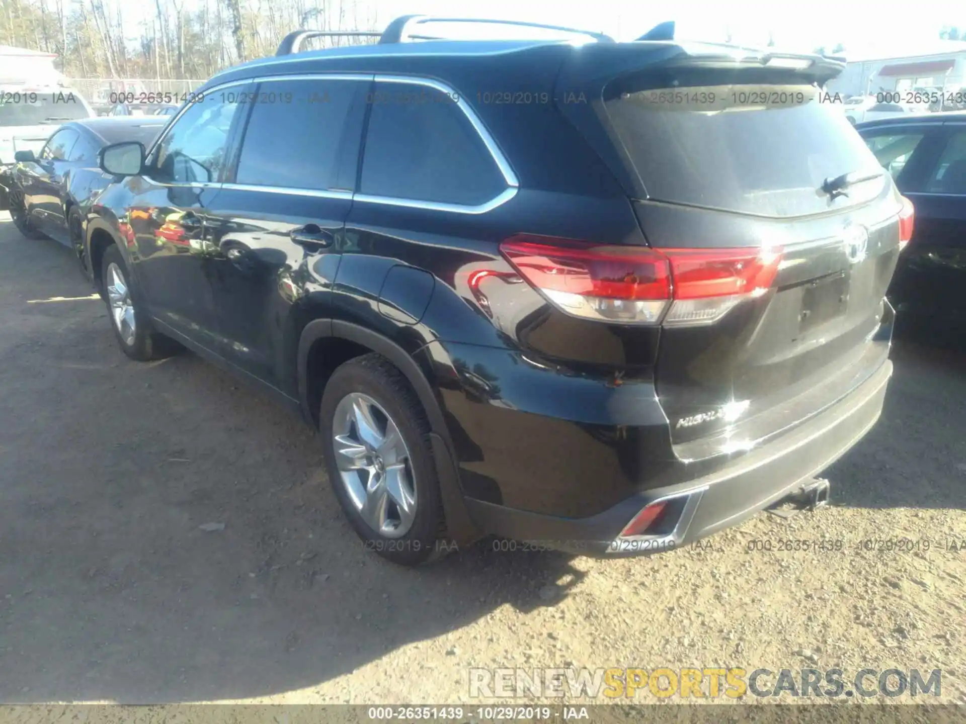 3 Photograph of a damaged car 5TDDZRFH8KS985737 TOYOTA HIGHLANDER 2019