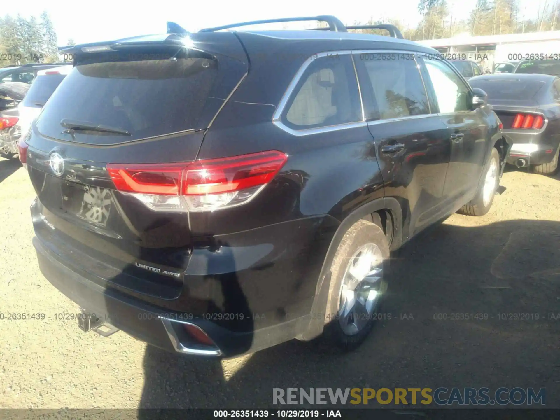 4 Photograph of a damaged car 5TDDZRFH8KS985737 TOYOTA HIGHLANDER 2019