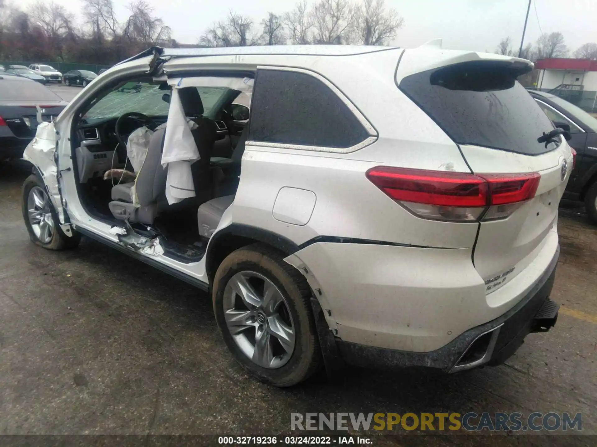 3 Photograph of a damaged car 5TDDZRFH8KS995779 TOYOTA HIGHLANDER 2019