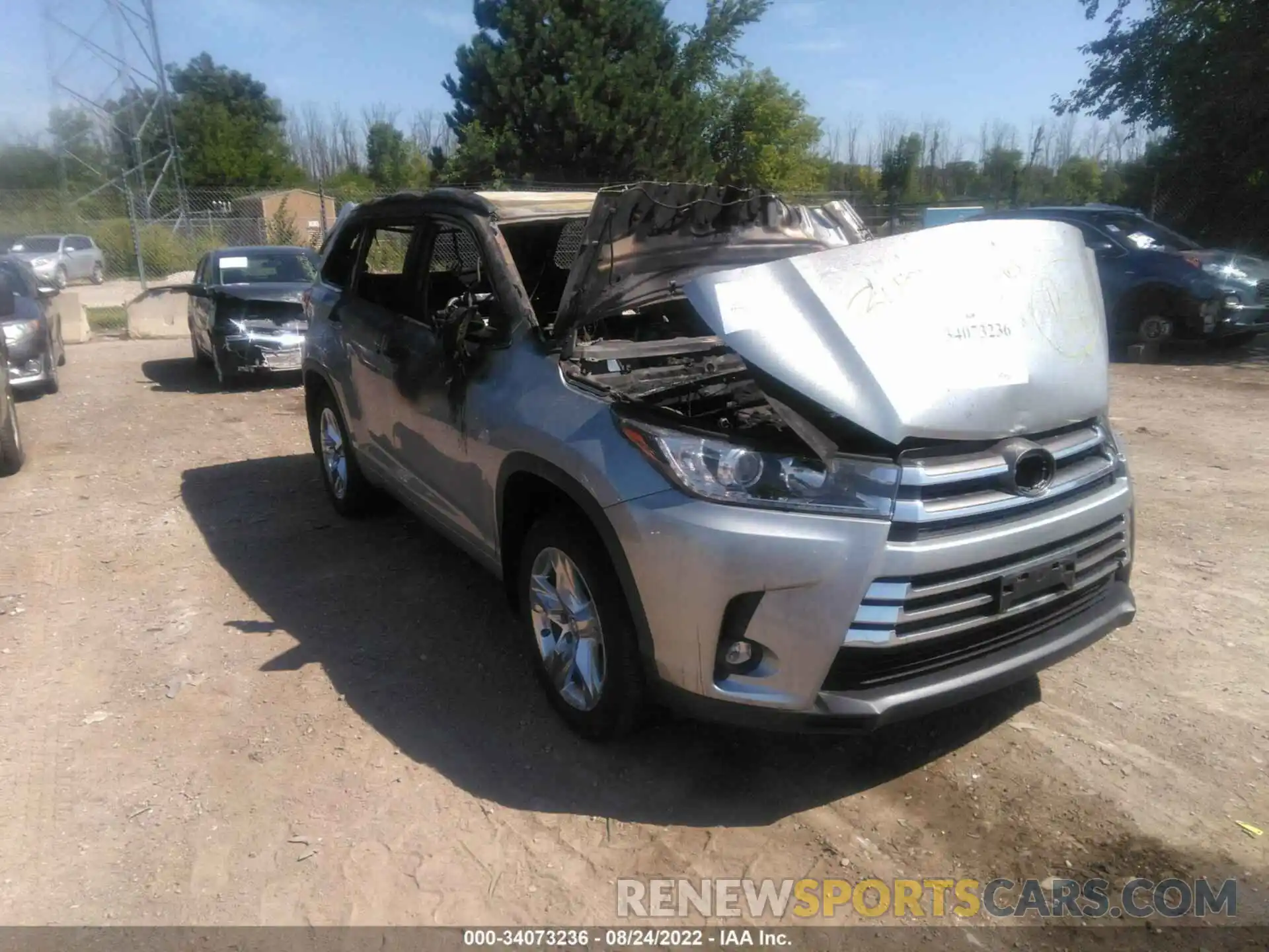 1 Photograph of a damaged car 5TDDZRFH9KS700754 TOYOTA HIGHLANDER 2019