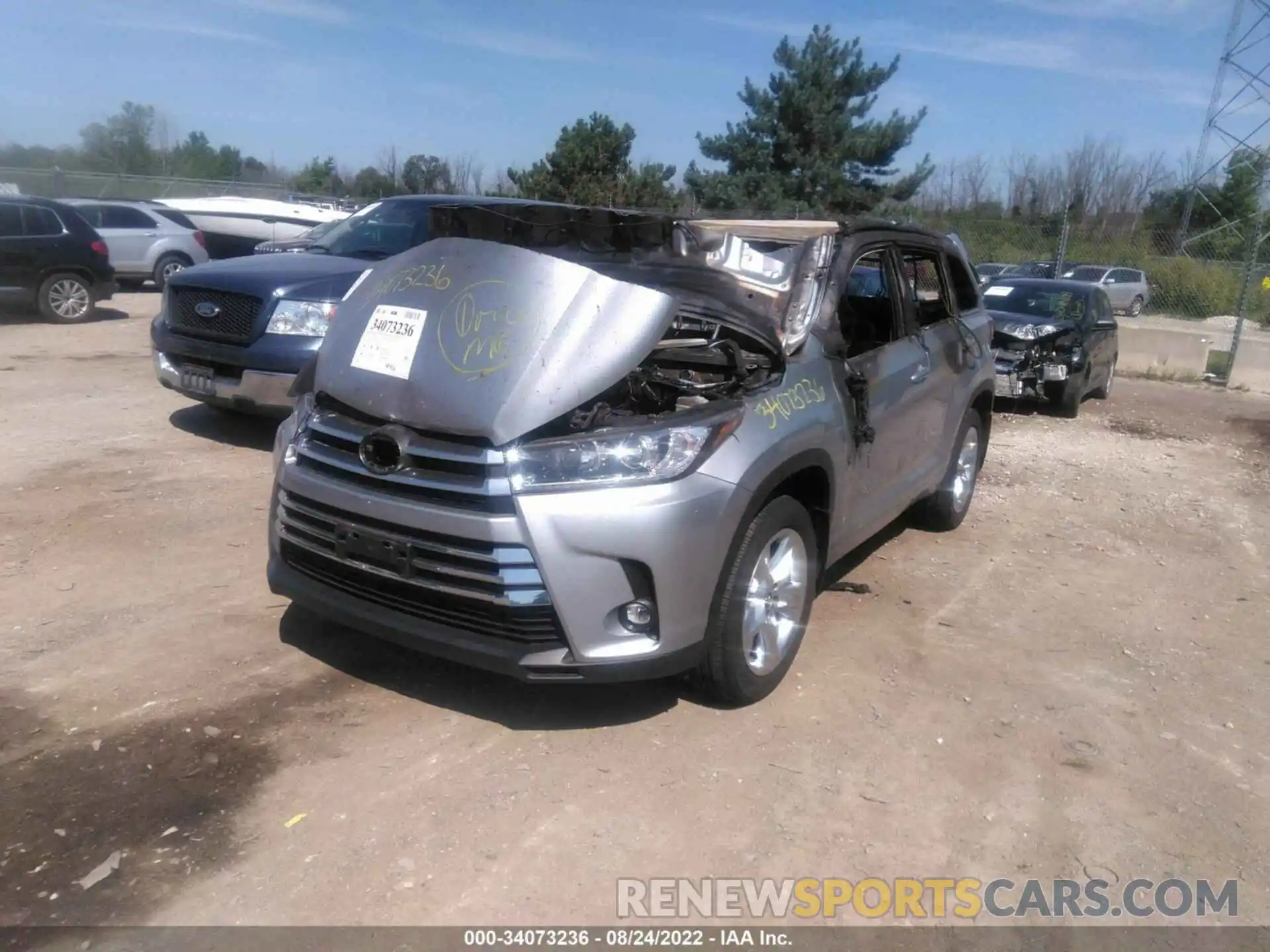 2 Photograph of a damaged car 5TDDZRFH9KS700754 TOYOTA HIGHLANDER 2019