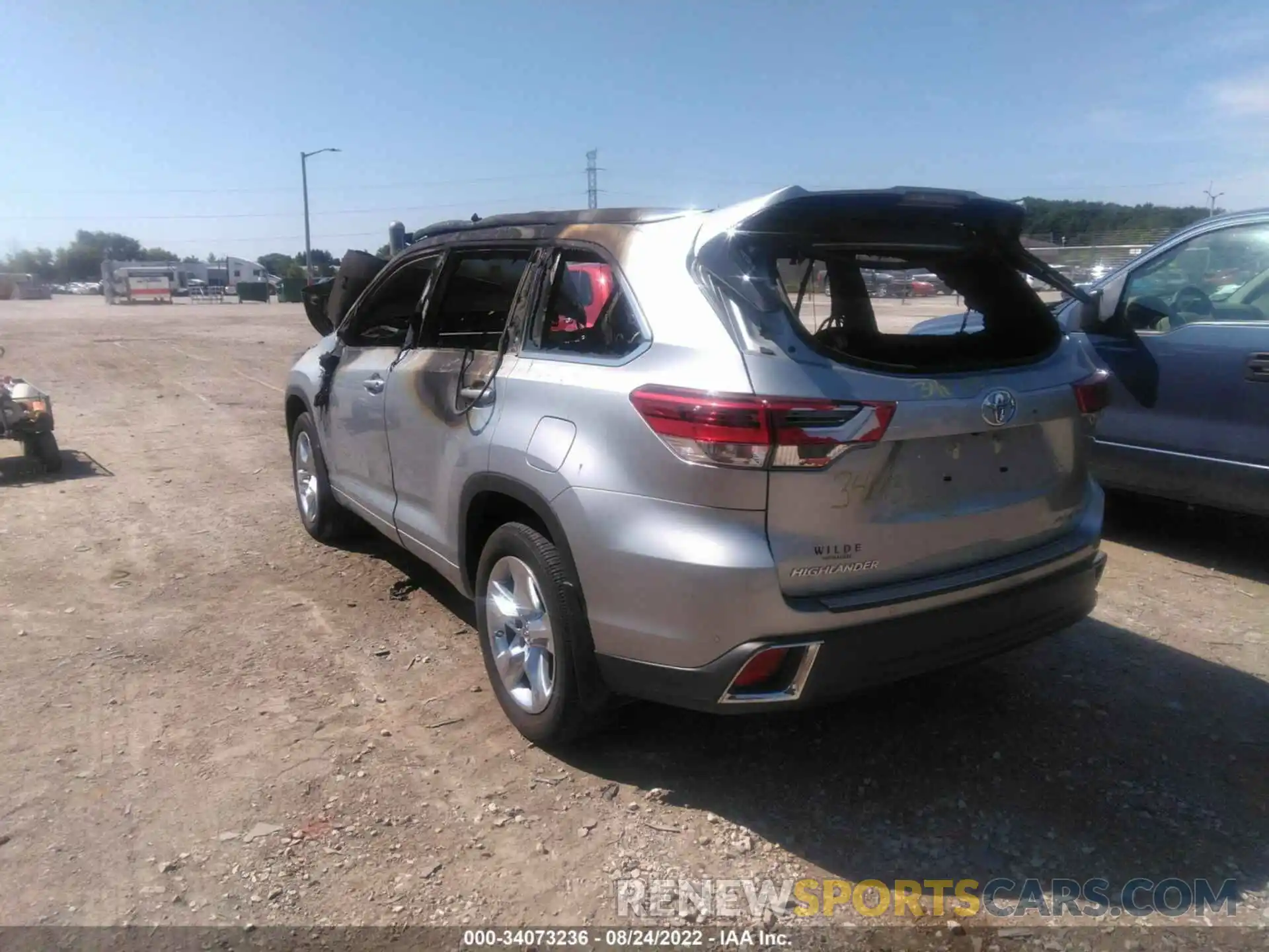 3 Photograph of a damaged car 5TDDZRFH9KS700754 TOYOTA HIGHLANDER 2019