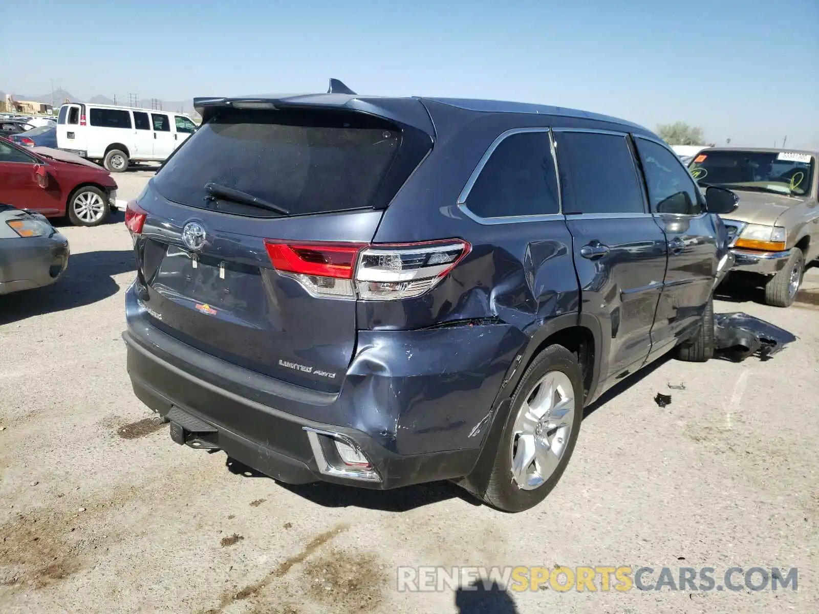 4 Photograph of a damaged car 5TDDZRFH9KS703671 TOYOTA HIGHLANDER 2019