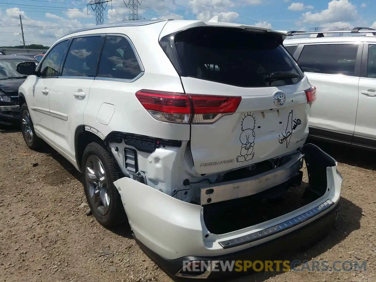 3 Photograph of a damaged car 5TDDZRFH9KS705517 TOYOTA HIGHLANDER 2019