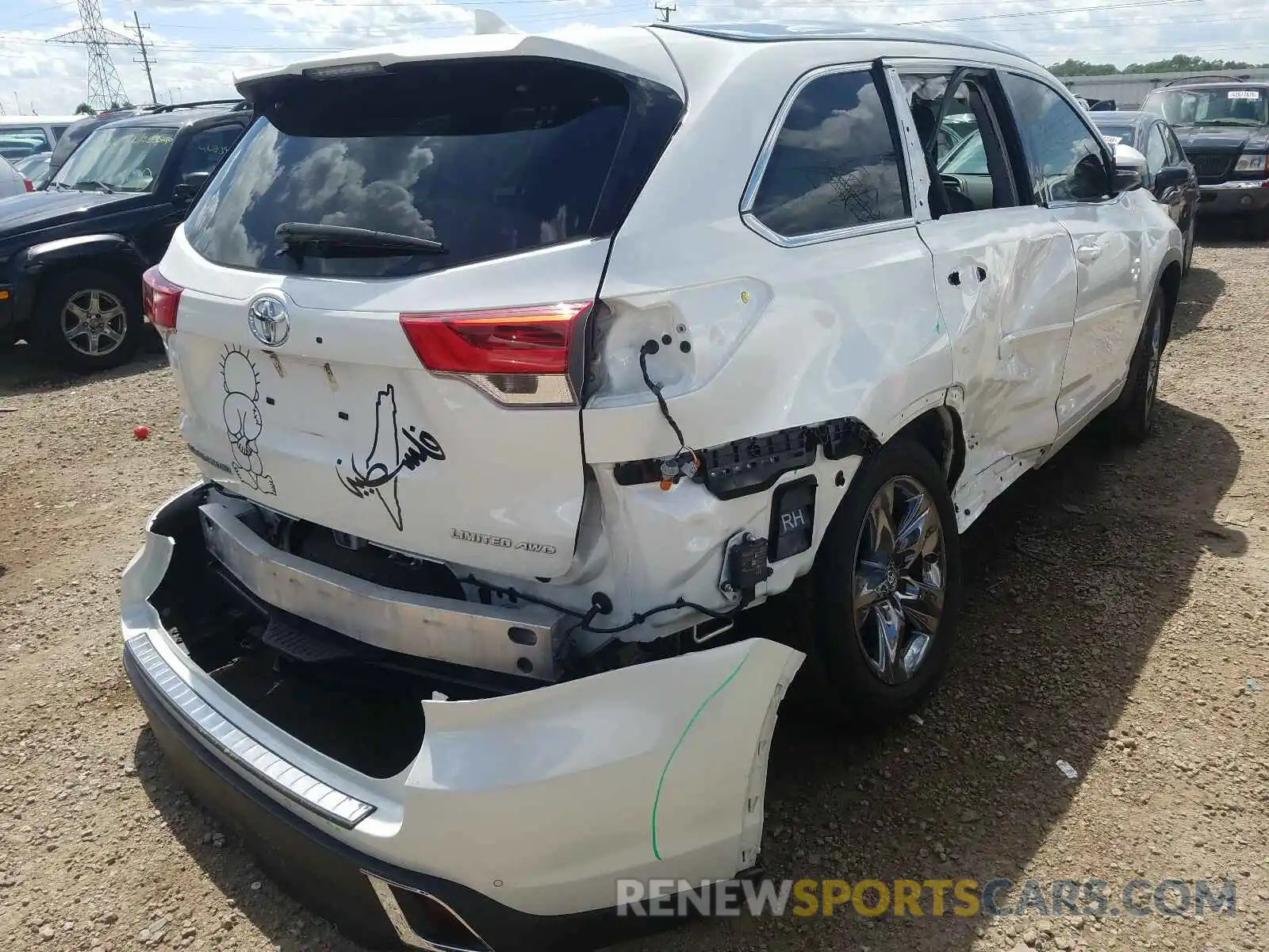 4 Photograph of a damaged car 5TDDZRFH9KS705517 TOYOTA HIGHLANDER 2019