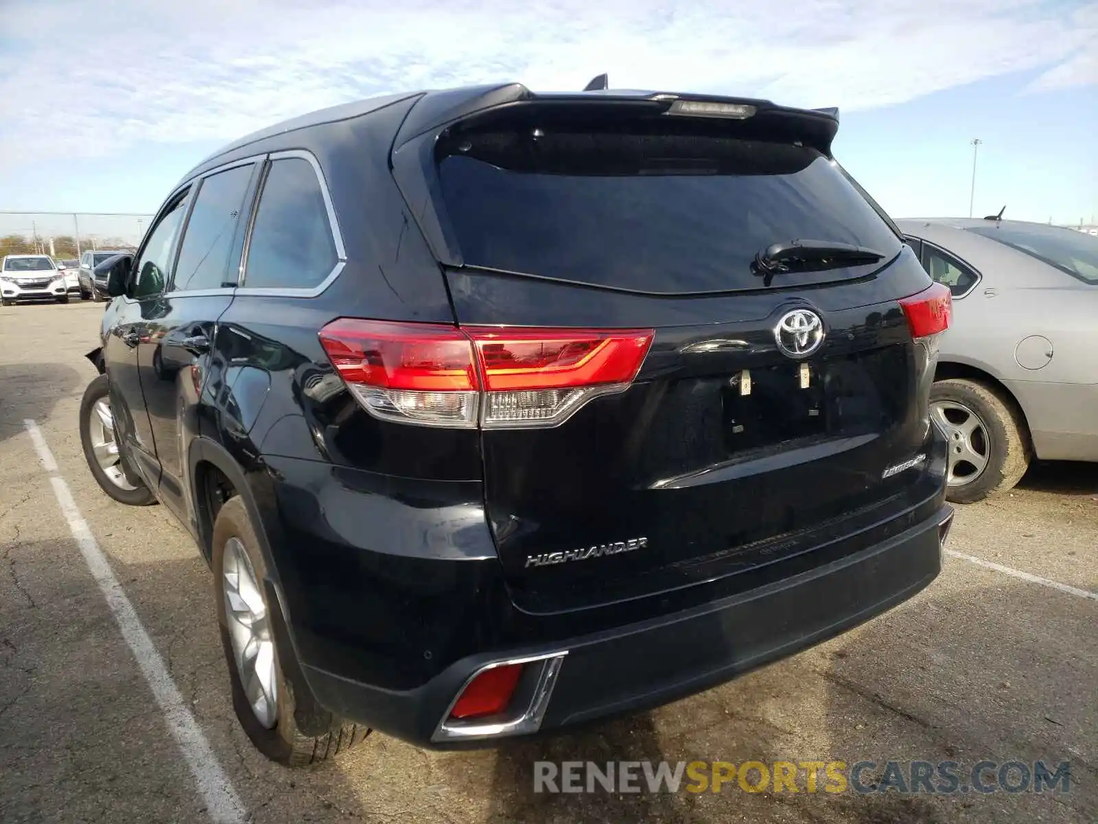 3 Photograph of a damaged car 5TDDZRFH9KS718848 TOYOTA HIGHLANDER 2019