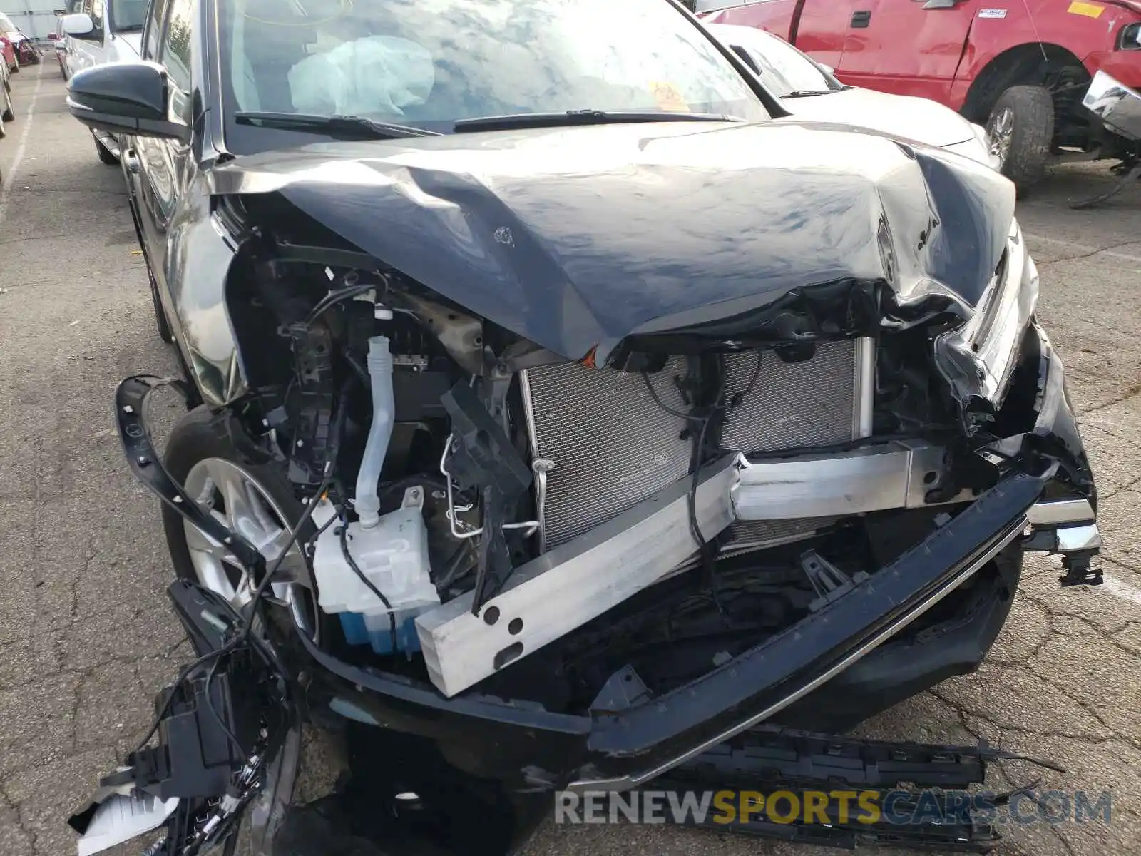 9 Photograph of a damaged car 5TDDZRFH9KS718848 TOYOTA HIGHLANDER 2019