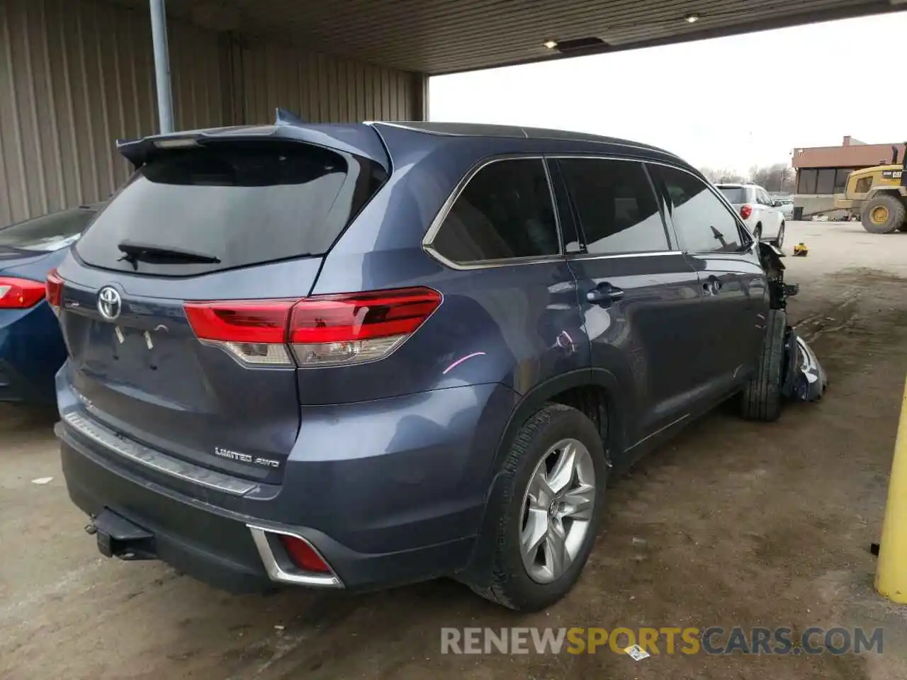 4 Photograph of a damaged car 5TDDZRFH9KS719451 TOYOTA HIGHLANDER 2019