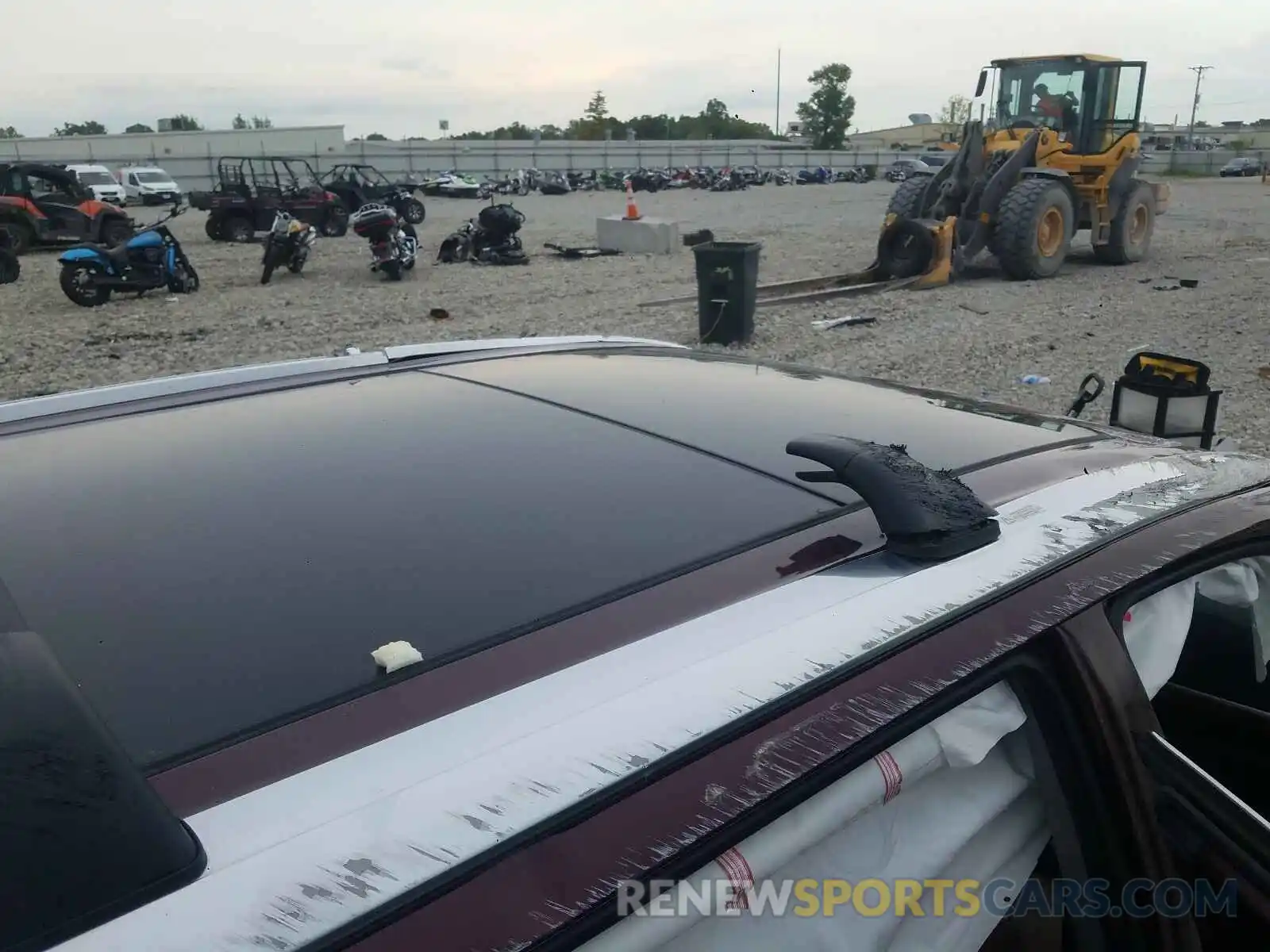 9 Photograph of a damaged car 5TDDZRFH9KS722088 TOYOTA HIGHLANDER 2019