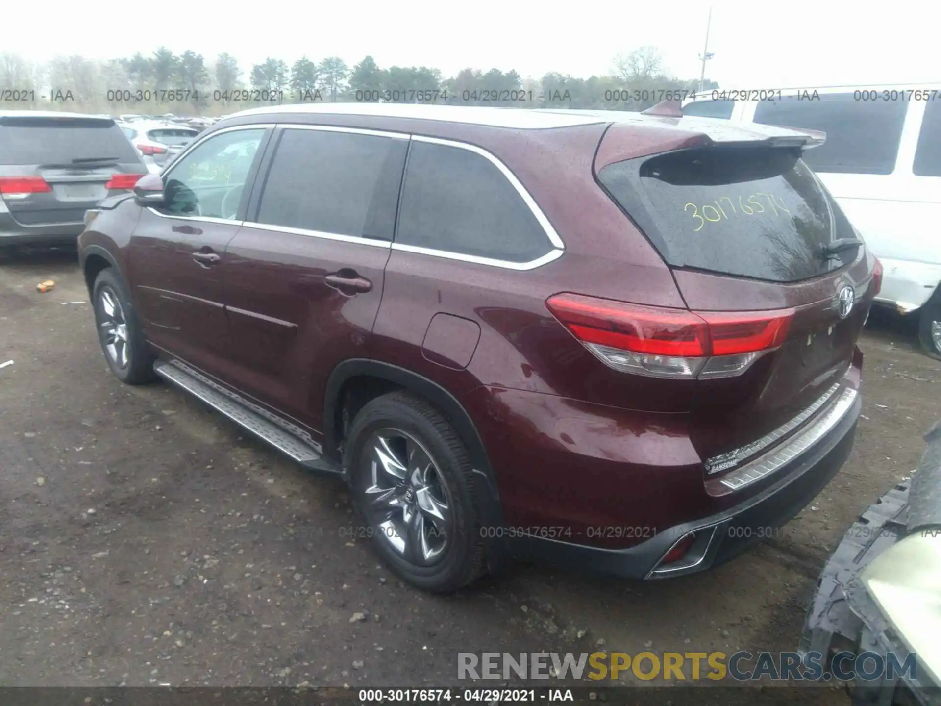 3 Photograph of a damaged car 5TDDZRFH9KS723838 TOYOTA HIGHLANDER 2019