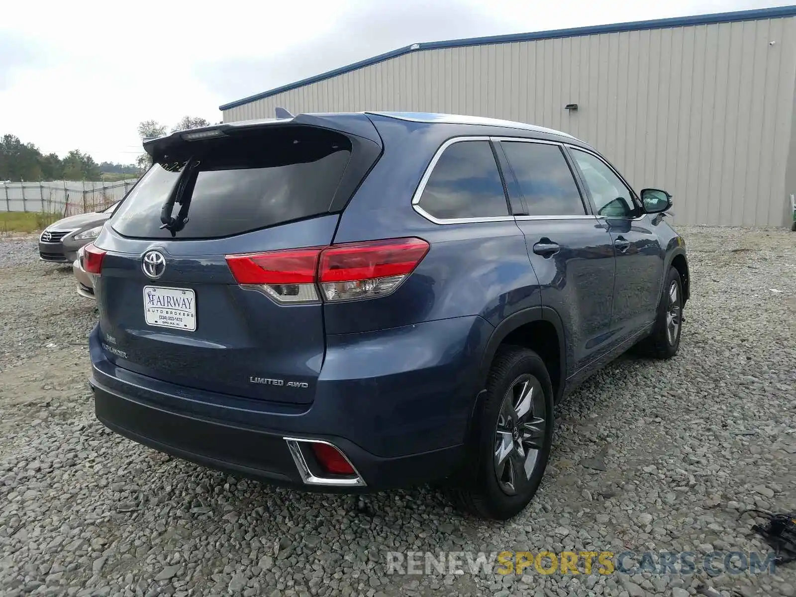 4 Photograph of a damaged car 5TDDZRFH9KS731874 TOYOTA HIGHLANDER 2019