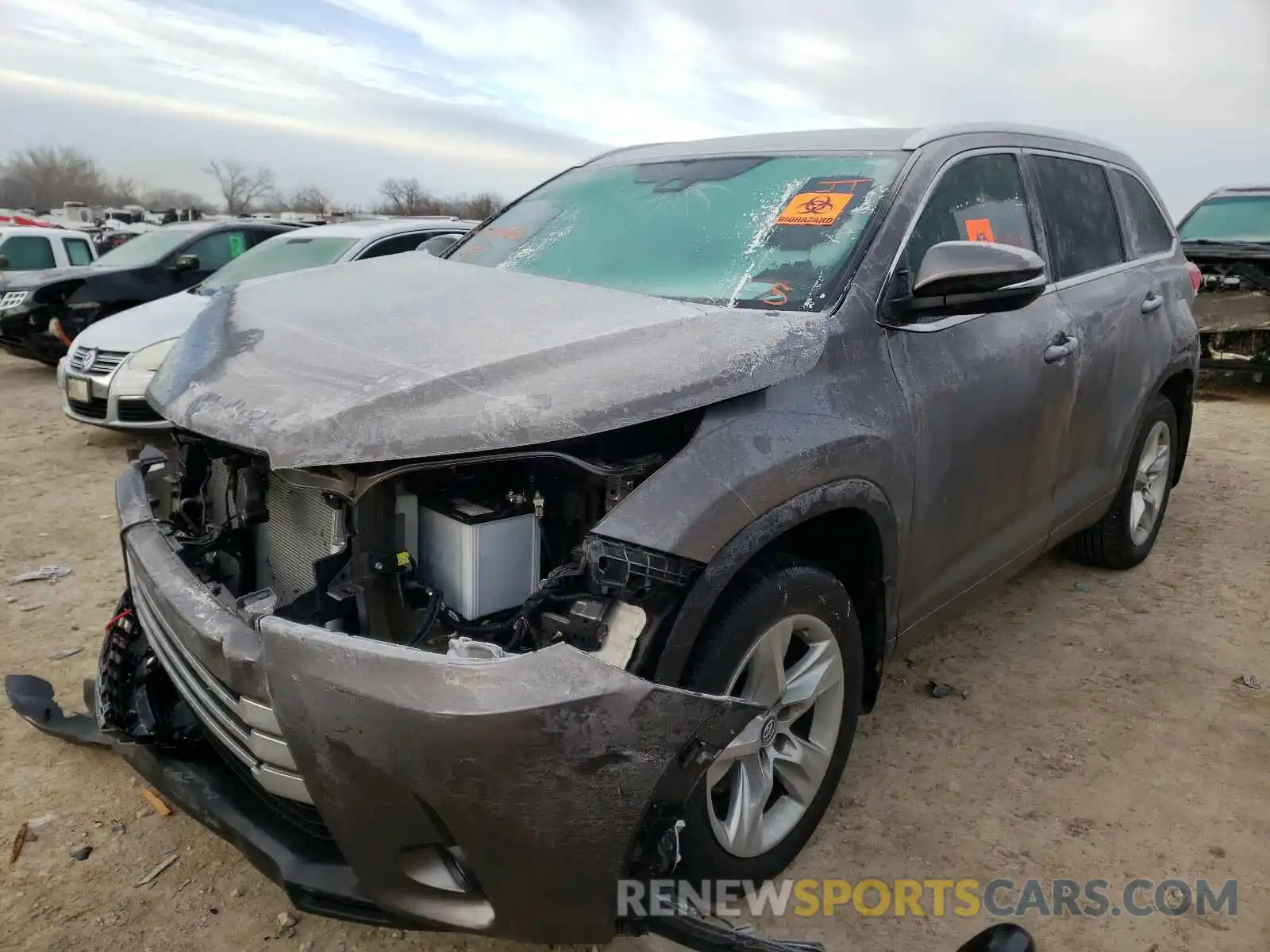 2 Photograph of a damaged car 5TDDZRFH9KS734158 TOYOTA HIGHLANDER 2019