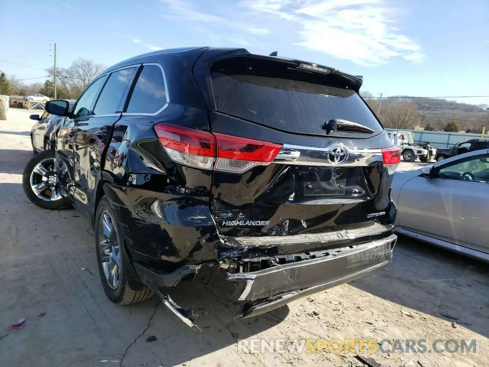 3 Photograph of a damaged car 5TDDZRFH9KS740574 TOYOTA HIGHLANDER 2019