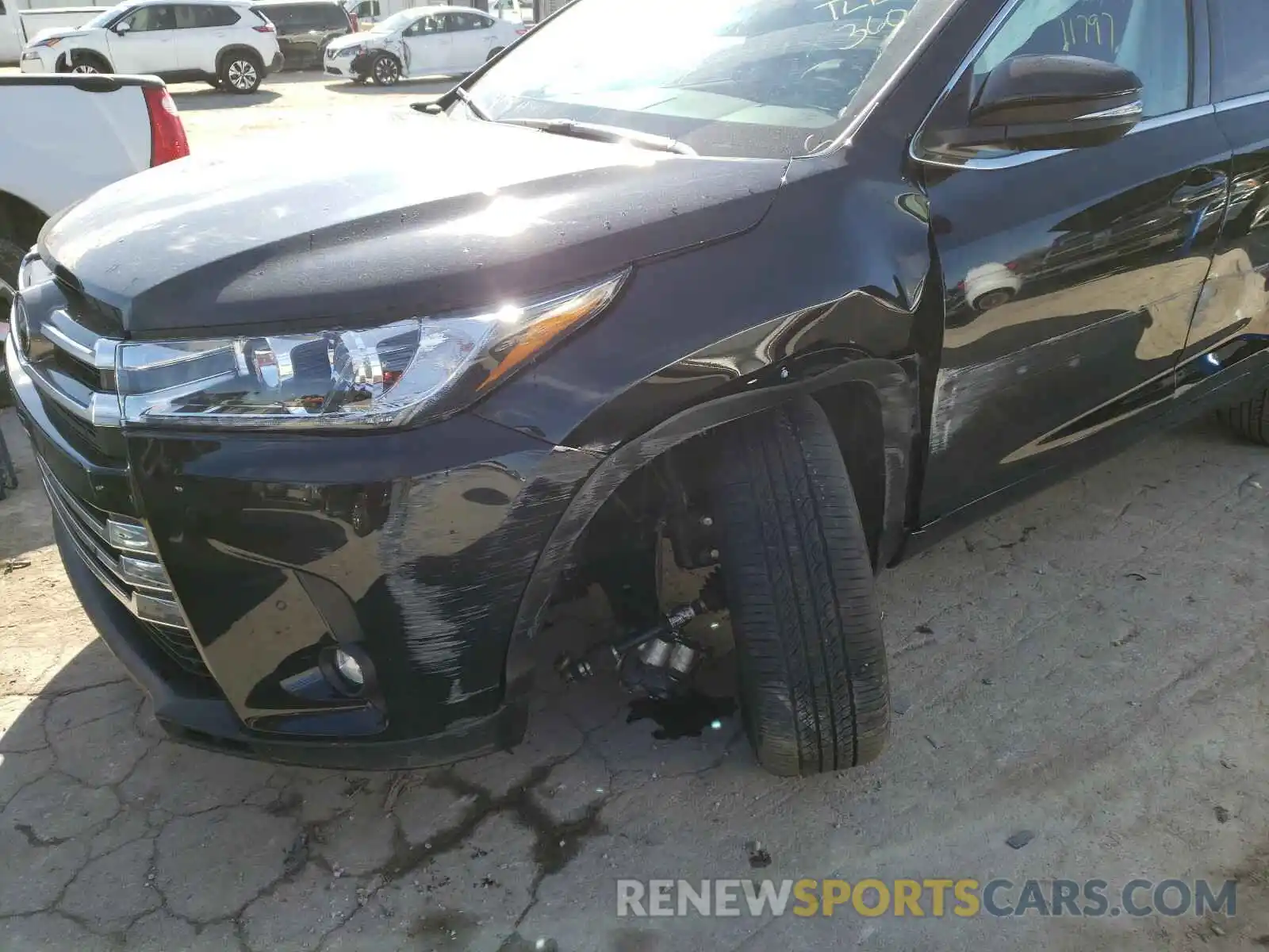 9 Photograph of a damaged car 5TDDZRFH9KS740574 TOYOTA HIGHLANDER 2019