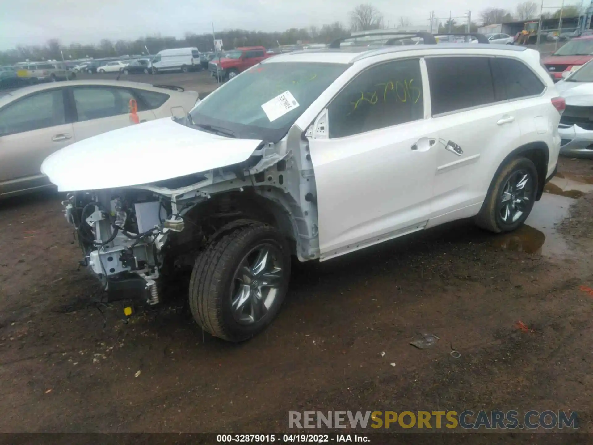 2 Photograph of a damaged car 5TDDZRFH9KS742101 TOYOTA HIGHLANDER 2019