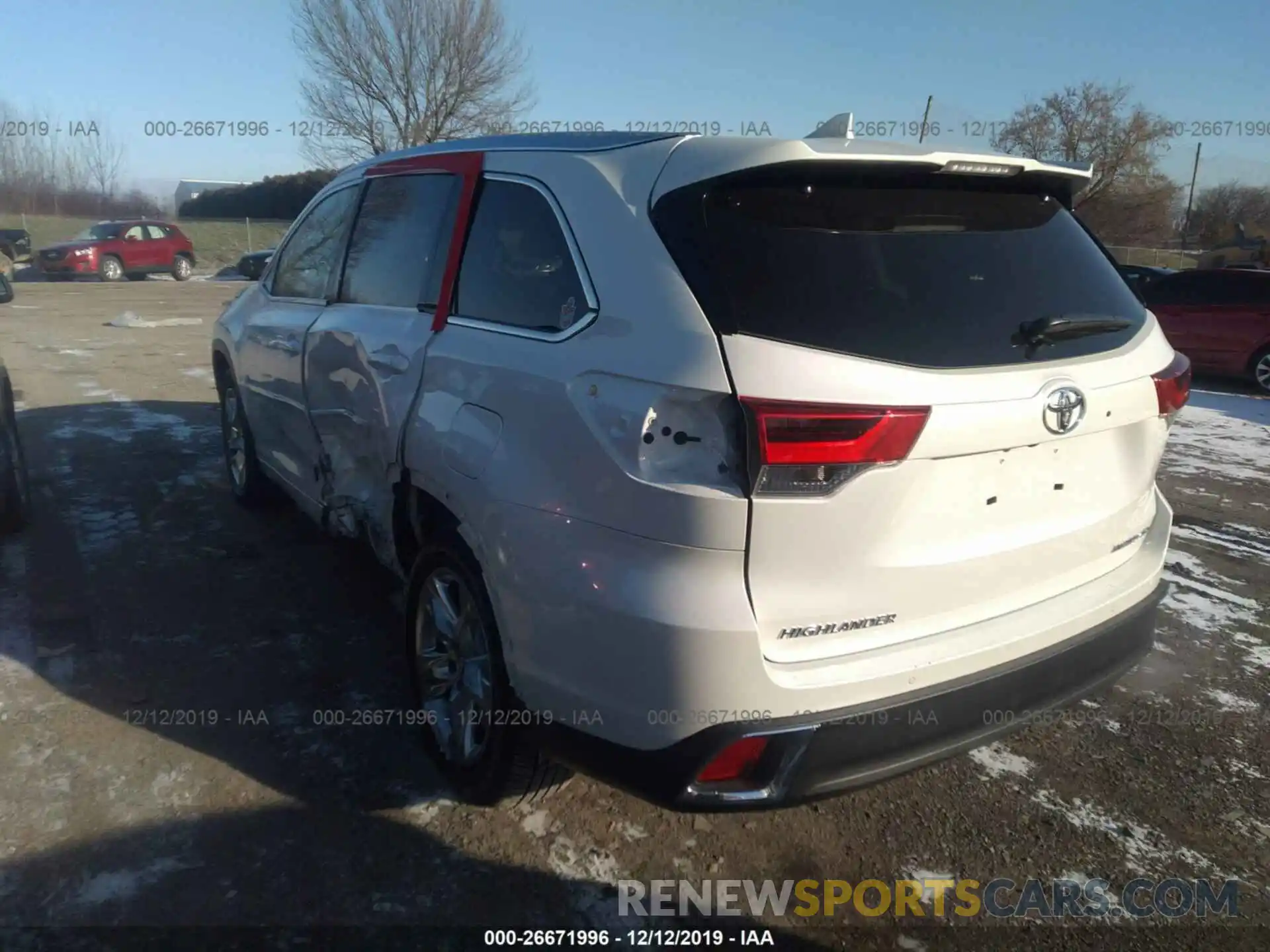 3 Photograph of a damaged car 5TDDZRFH9KS915888 TOYOTA HIGHLANDER 2019