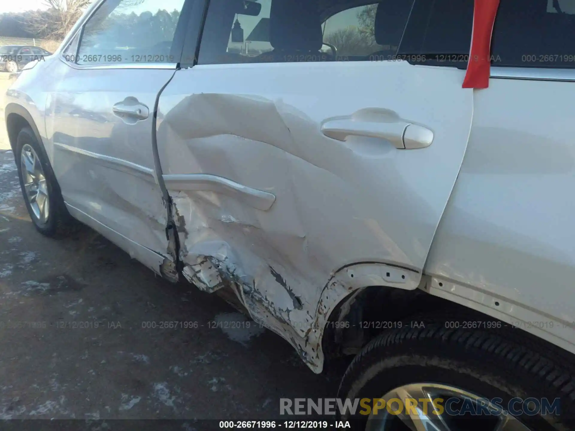 6 Photograph of a damaged car 5TDDZRFH9KS915888 TOYOTA HIGHLANDER 2019