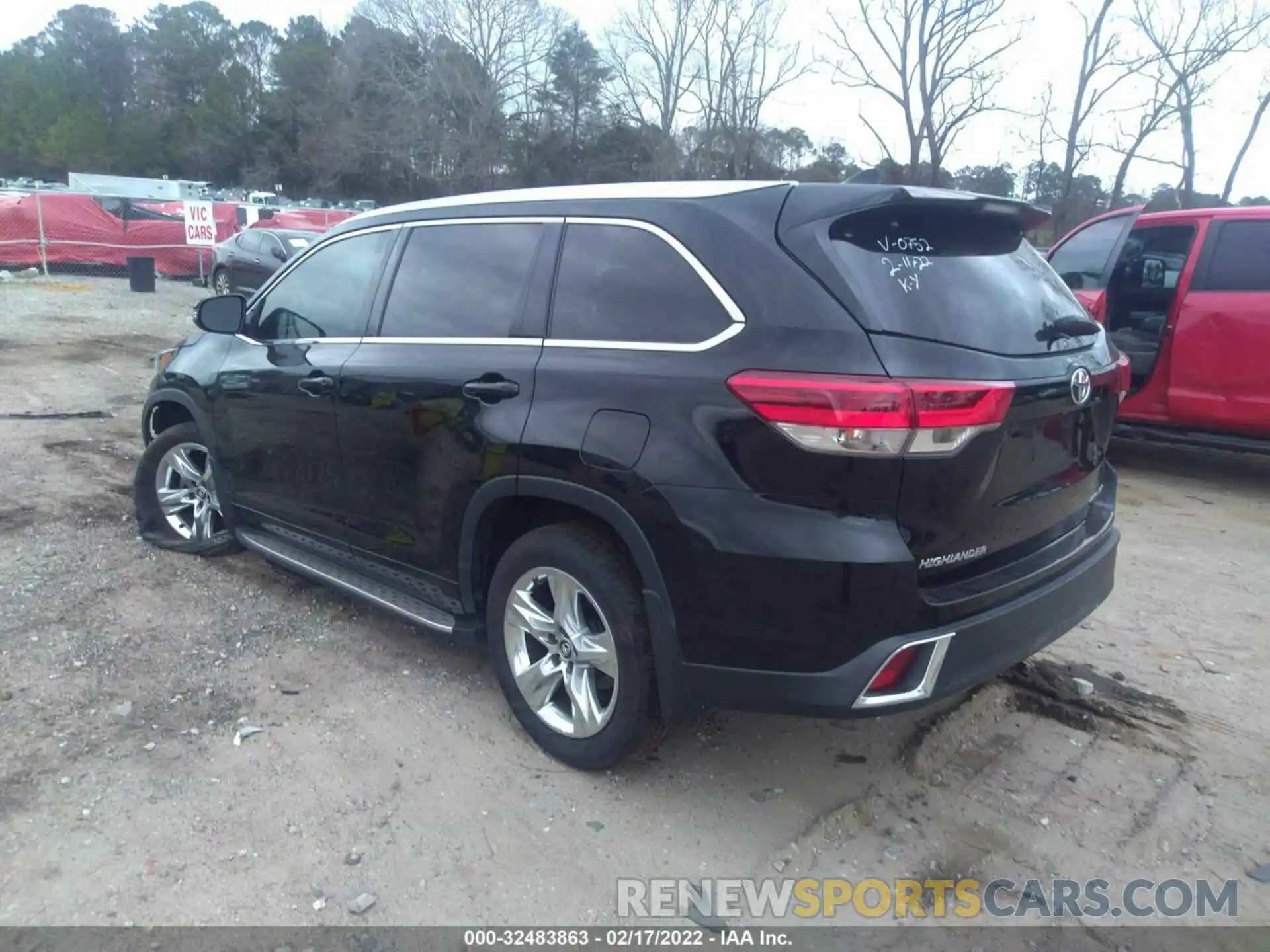 3 Photograph of a damaged car 5TDDZRFH9KS920752 TOYOTA HIGHLANDER 2019