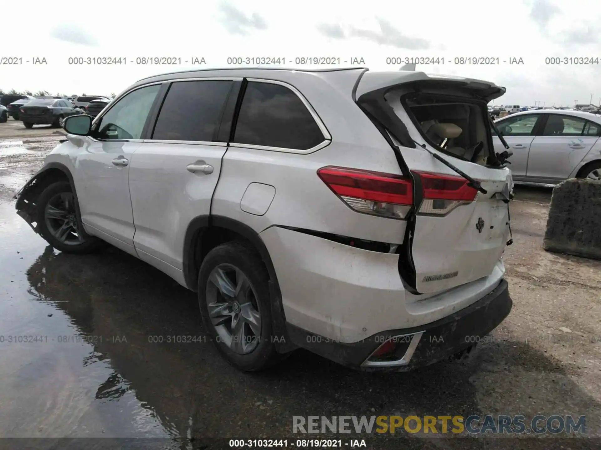 3 Photograph of a damaged car 5TDDZRFH9KS931668 TOYOTA HIGHLANDER 2019