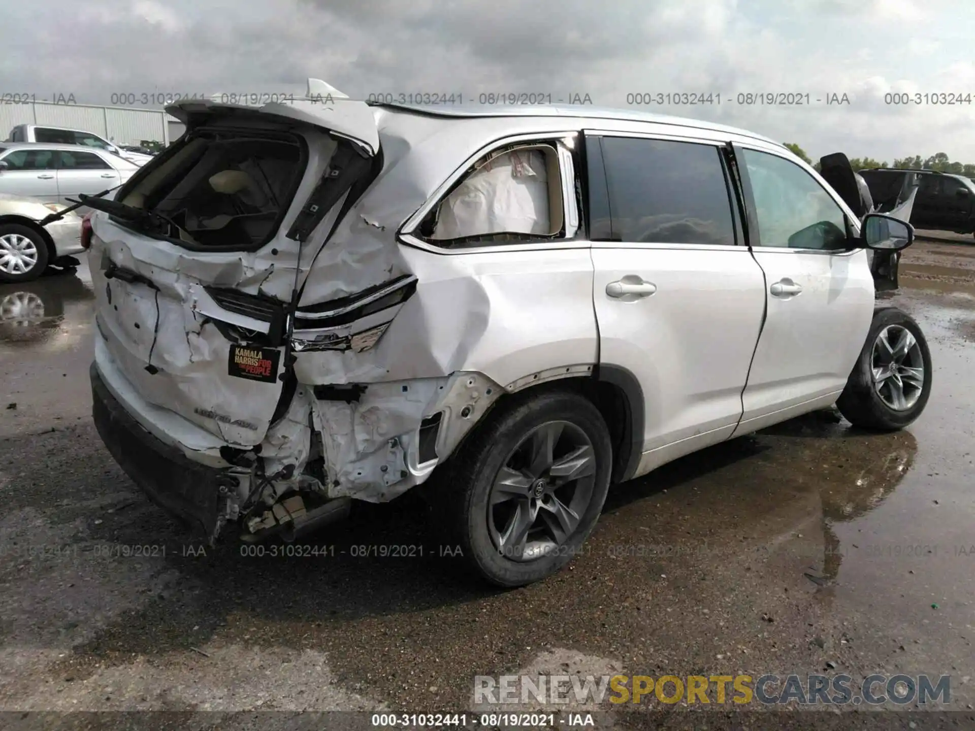 4 Photograph of a damaged car 5TDDZRFH9KS931668 TOYOTA HIGHLANDER 2019