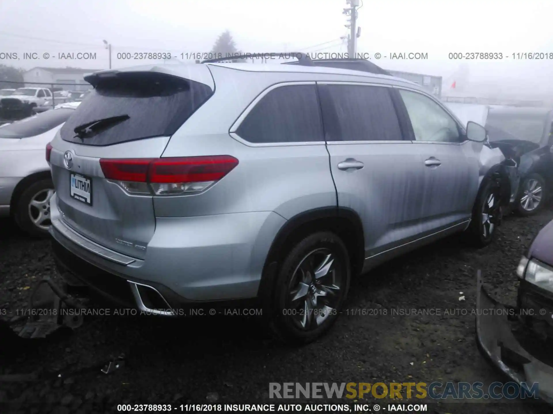 4 Photograph of a damaged car 5TDDZRFH9KS931895 TOYOTA HIGHLANDER 2019