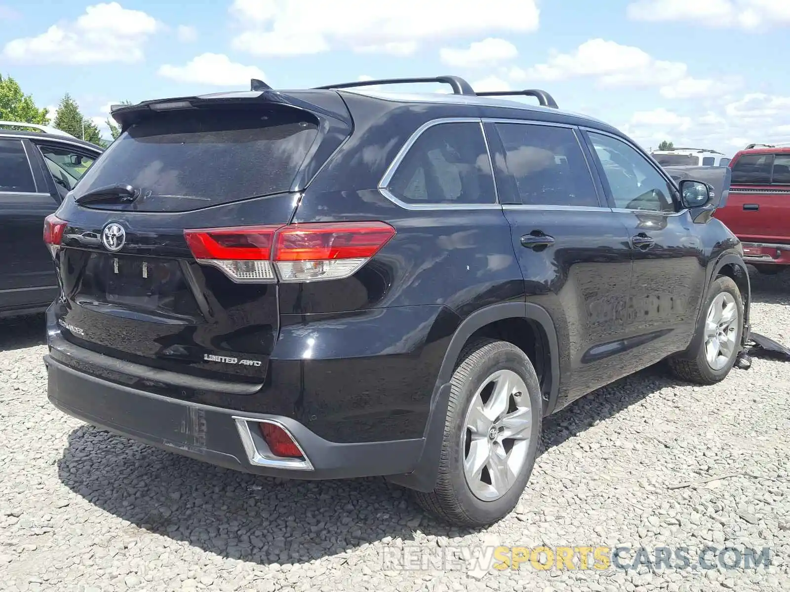 4 Photograph of a damaged car 5TDDZRFH9KS932237 TOYOTA HIGHLANDER 2019