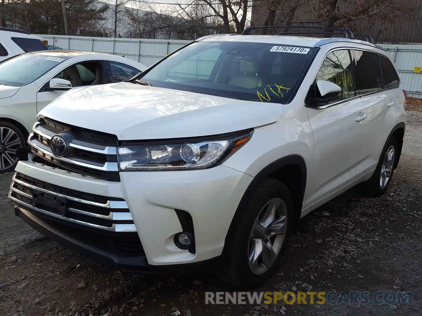 2 Photograph of a damaged car 5TDDZRFH9KS937292 TOYOTA HIGHLANDER 2019