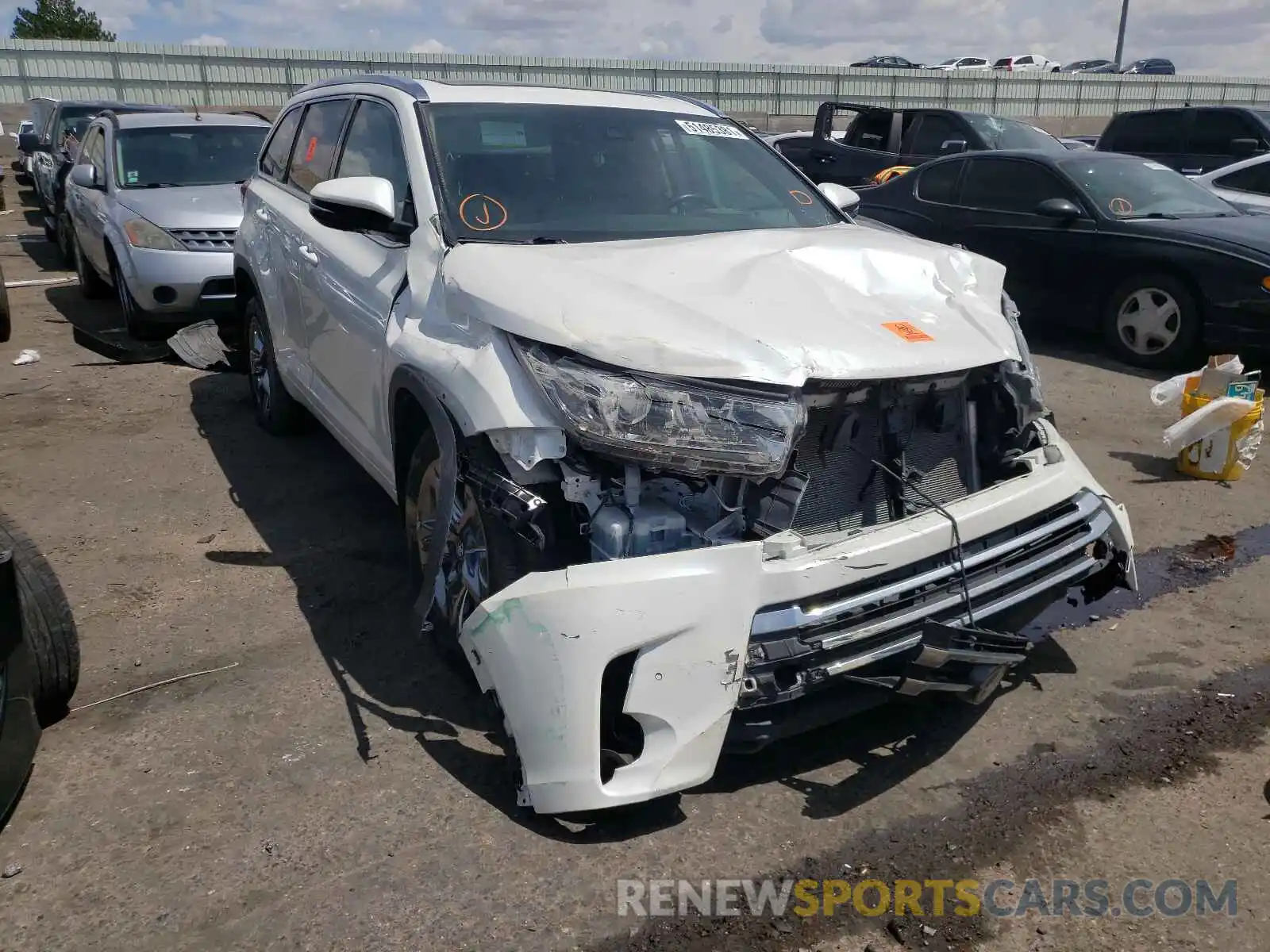 1 Photograph of a damaged car 5TDDZRFH9KS946784 TOYOTA HIGHLANDER 2019