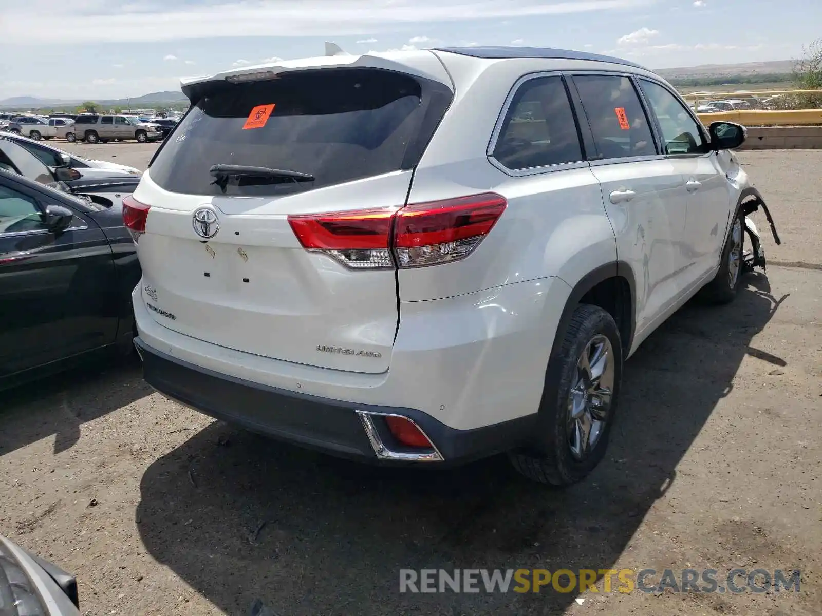 4 Photograph of a damaged car 5TDDZRFH9KS946784 TOYOTA HIGHLANDER 2019