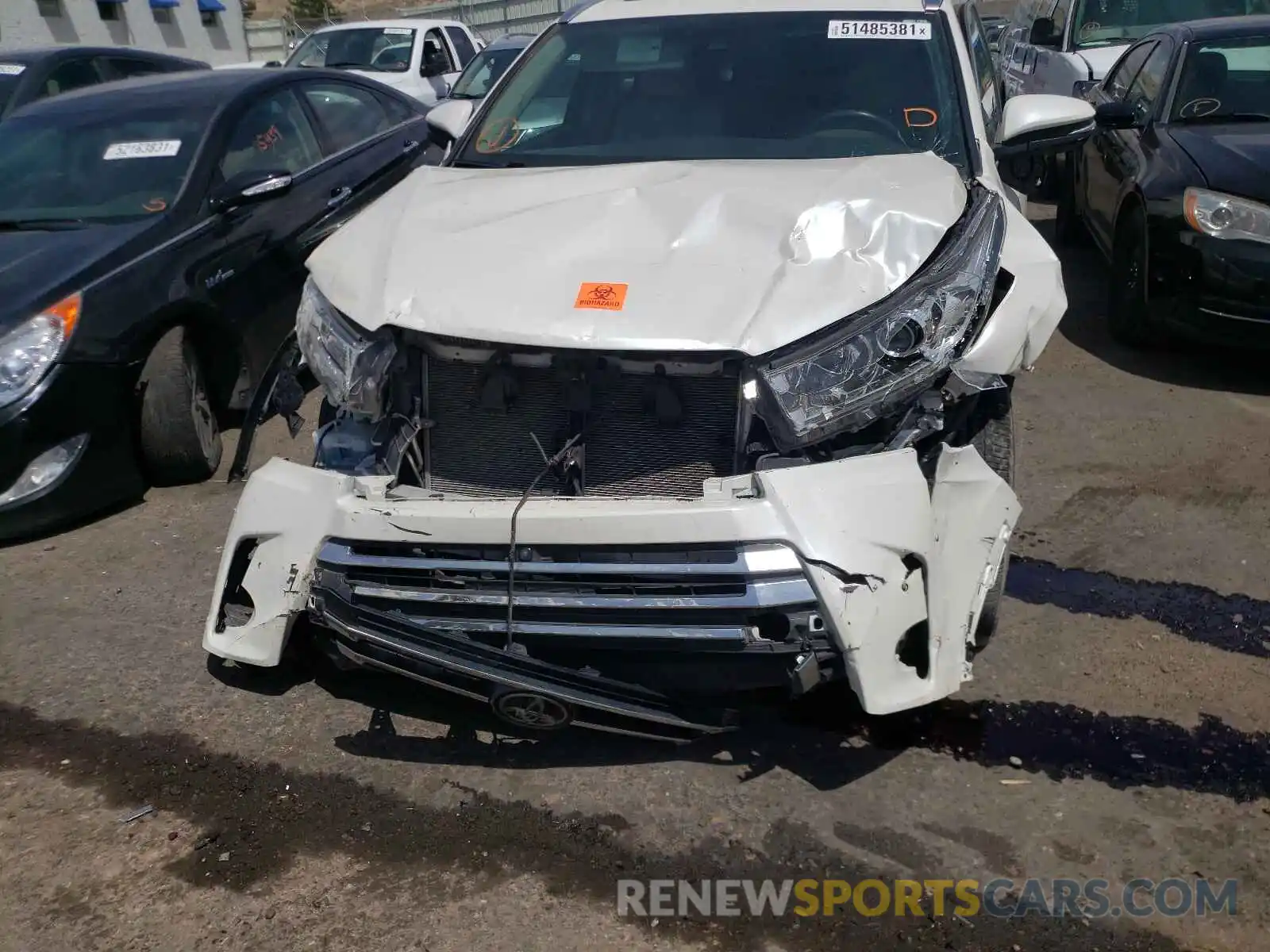 9 Photograph of a damaged car 5TDDZRFH9KS946784 TOYOTA HIGHLANDER 2019