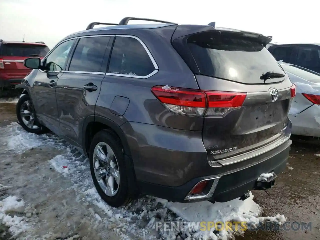 3 Photograph of a damaged car 5TDDZRFH9KS952410 TOYOTA HIGHLANDER 2019