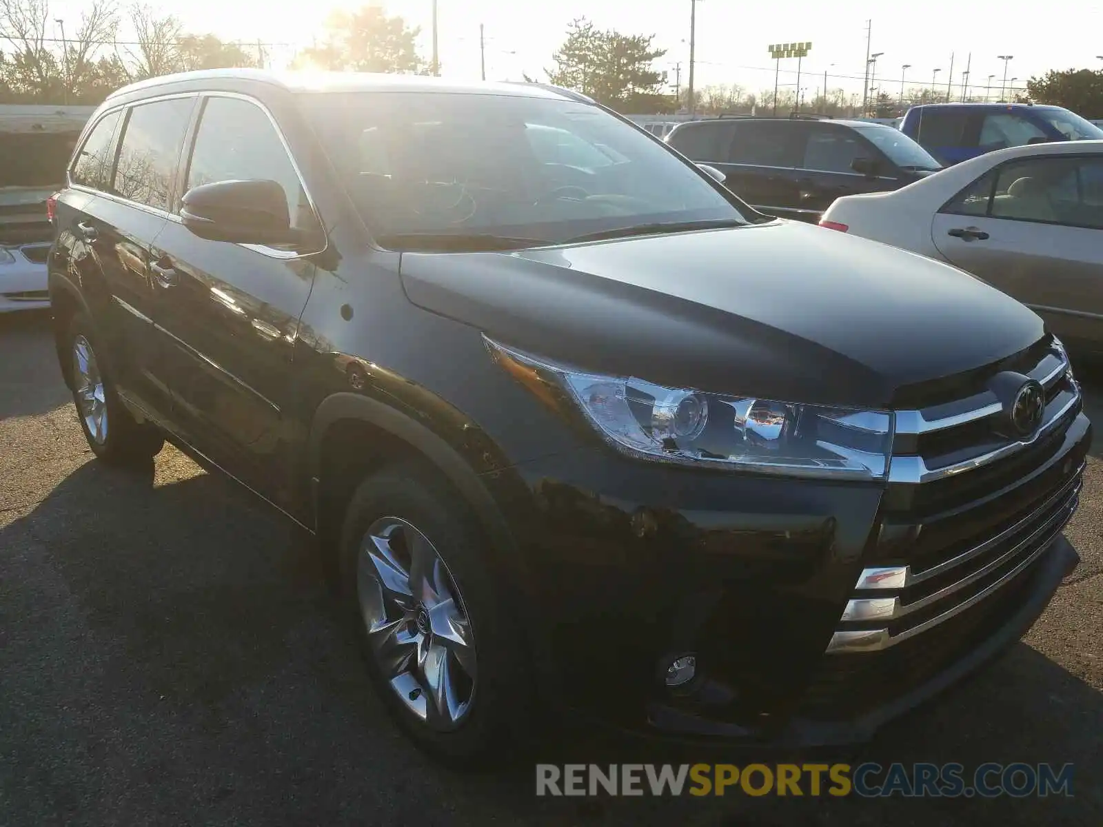 1 Photograph of a damaged car 5TDDZRFH9KS970597 TOYOTA HIGHLANDER 2019