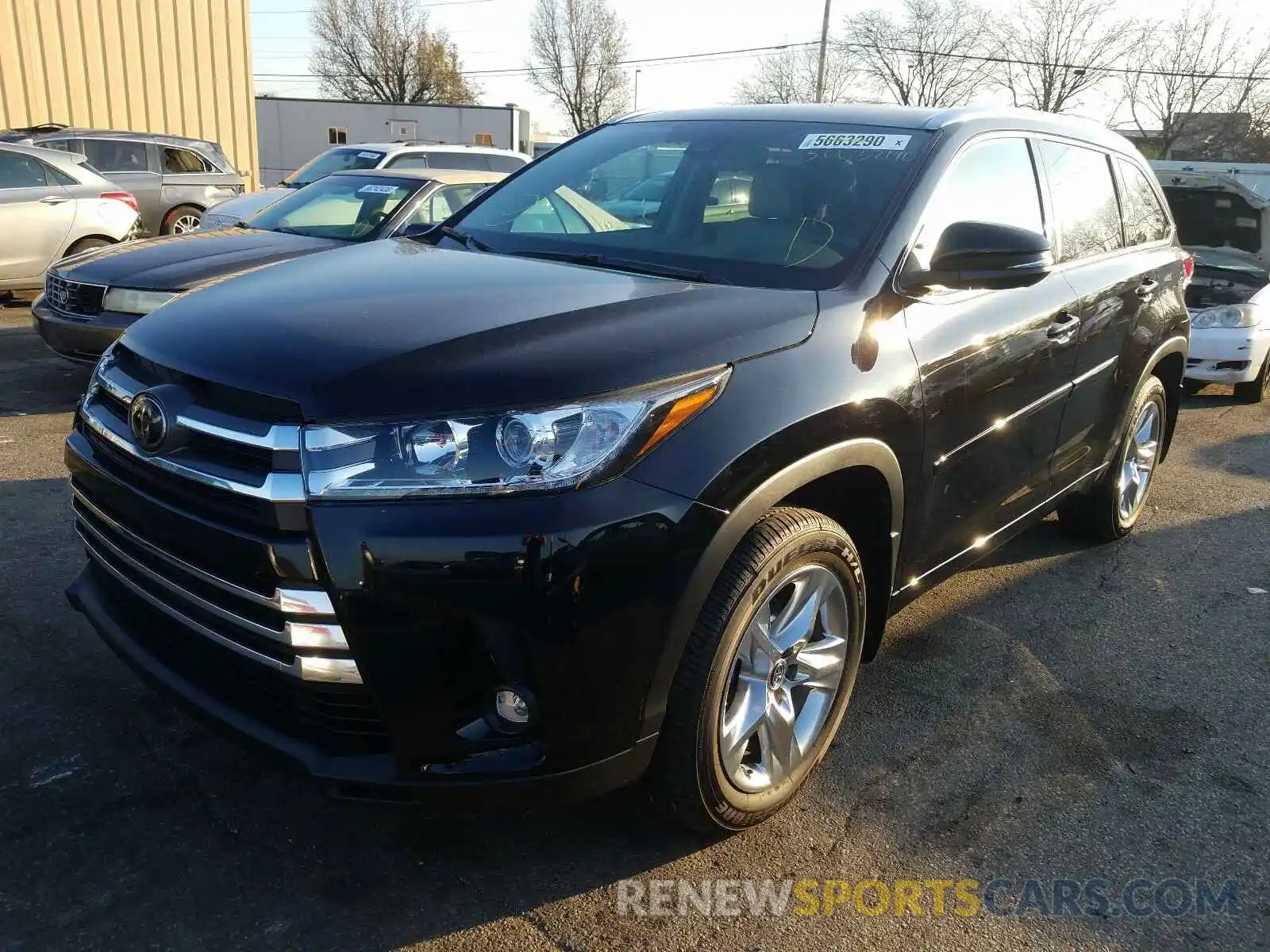 2 Photograph of a damaged car 5TDDZRFH9KS970597 TOYOTA HIGHLANDER 2019