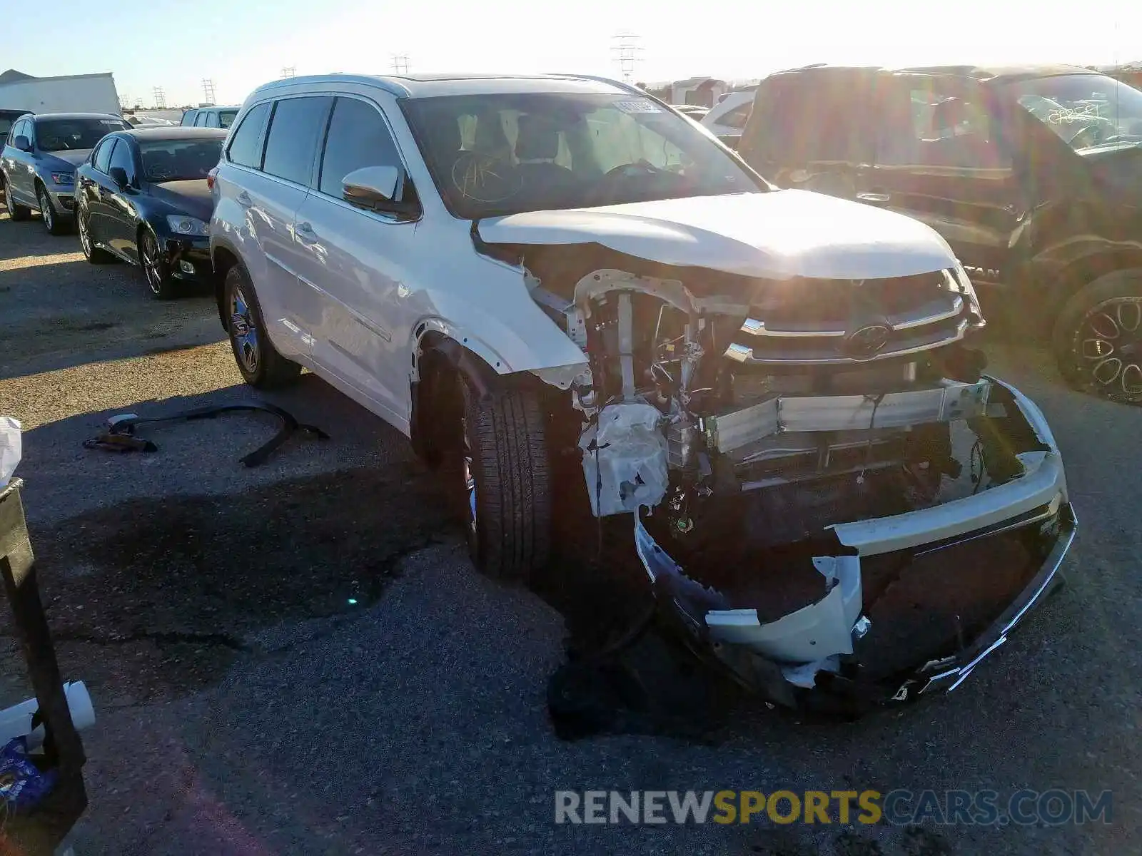 1 Photograph of a damaged car 5TDDZRFH9KS975430 TOYOTA HIGHLANDER 2019