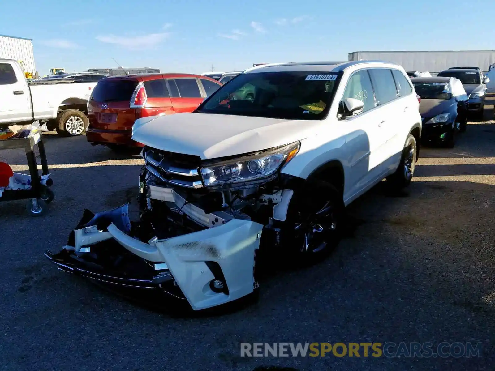 2 Photograph of a damaged car 5TDDZRFH9KS975430 TOYOTA HIGHLANDER 2019