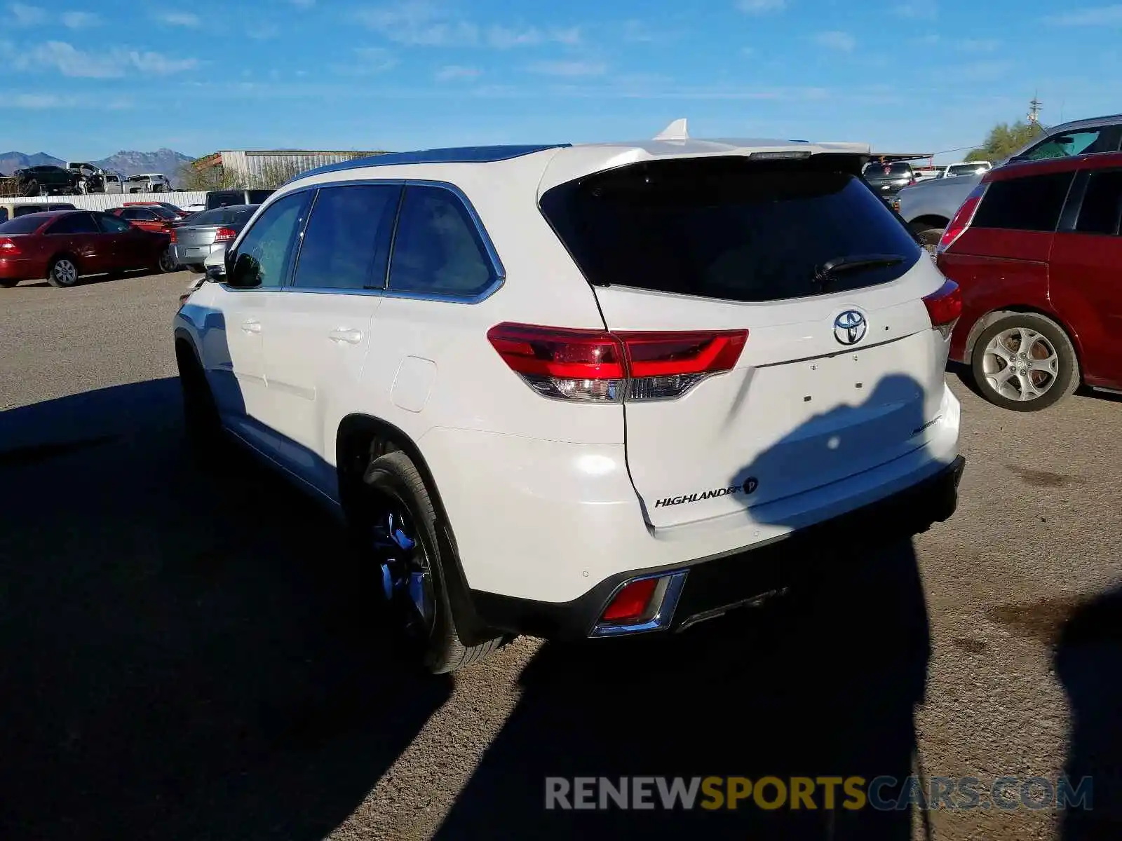 3 Photograph of a damaged car 5TDDZRFH9KS975430 TOYOTA HIGHLANDER 2019