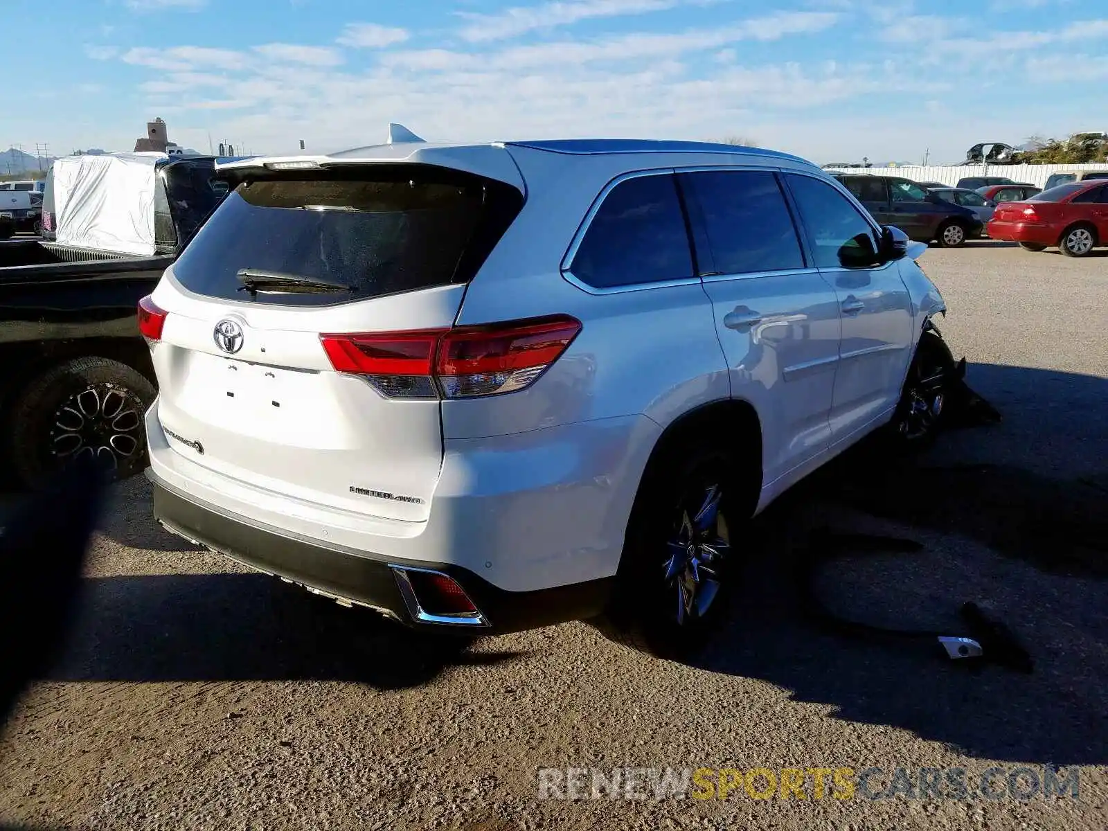 4 Photograph of a damaged car 5TDDZRFH9KS975430 TOYOTA HIGHLANDER 2019