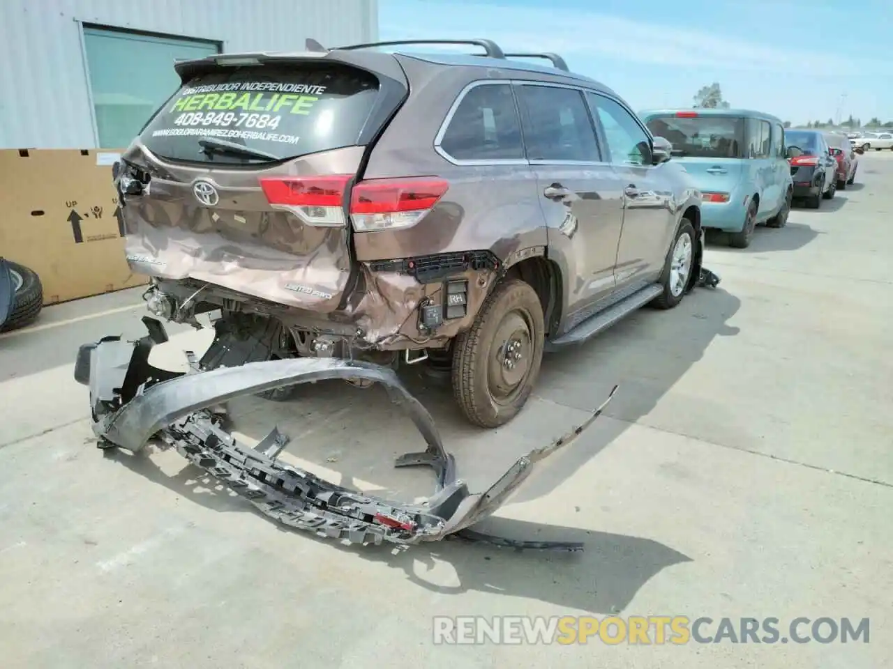 4 Photograph of a damaged car 5TDDZRFH9KS978408 TOYOTA HIGHLANDER 2019