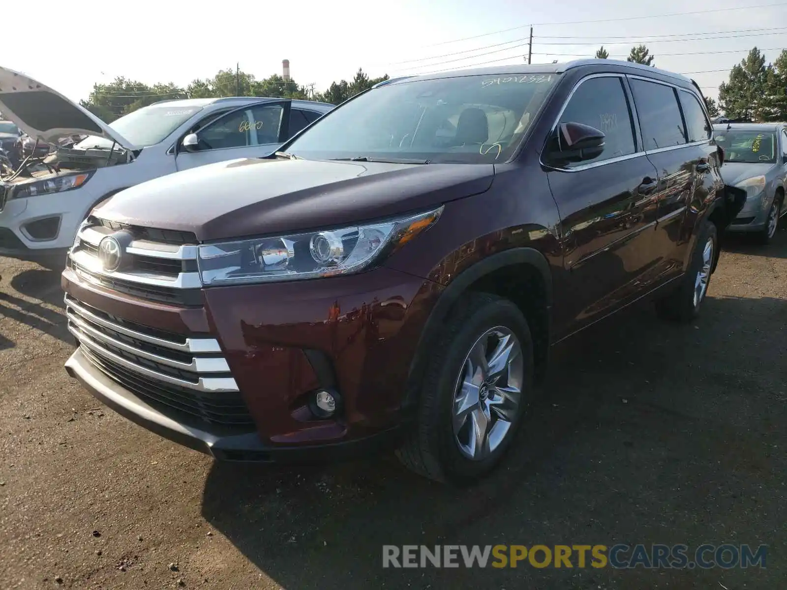 2 Photograph of a damaged car 5TDDZRFH9KS986413 TOYOTA HIGHLANDER 2019