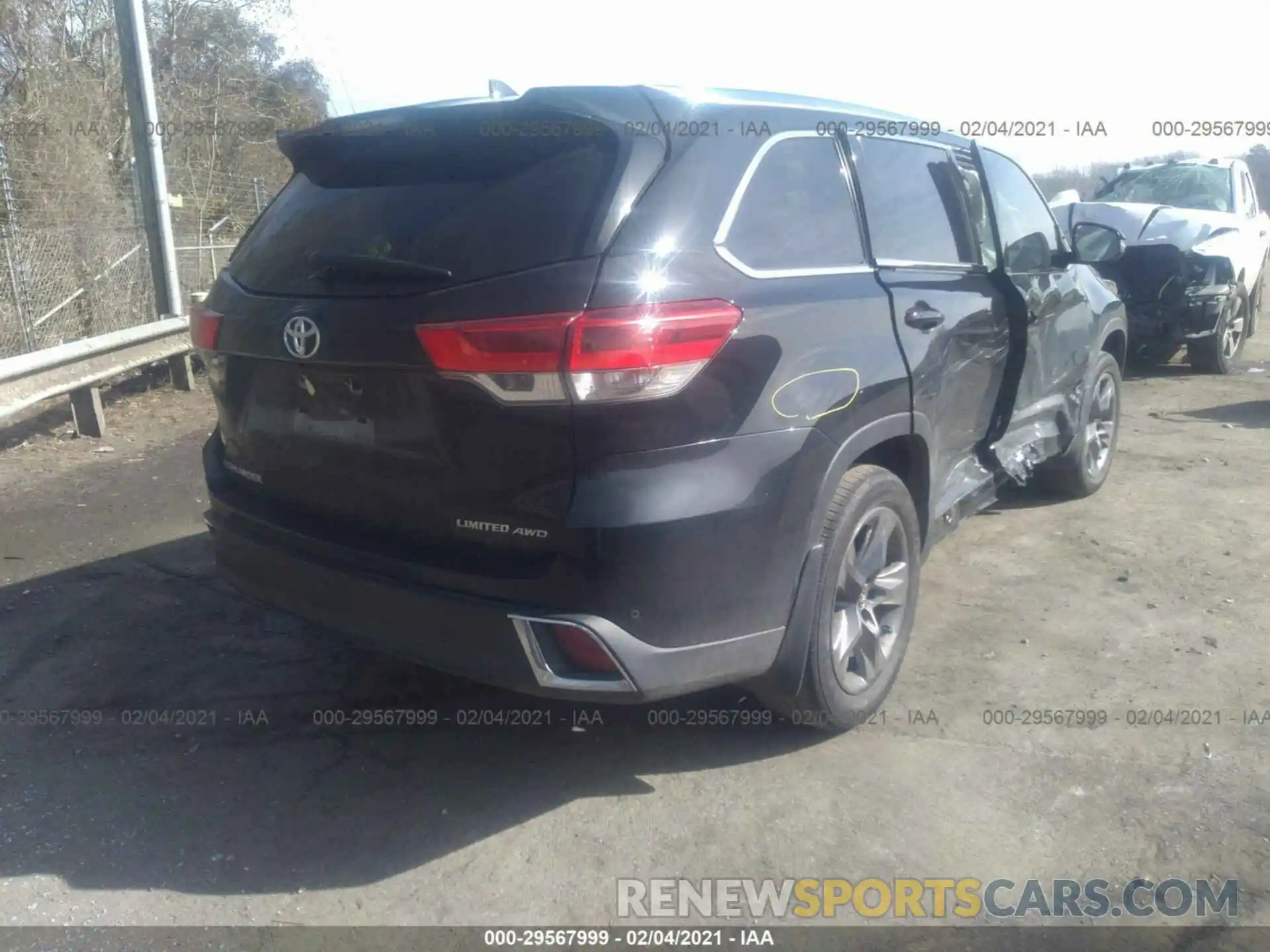 4 Photograph of a damaged car 5TDDZRFH9KS990185 TOYOTA HIGHLANDER 2019