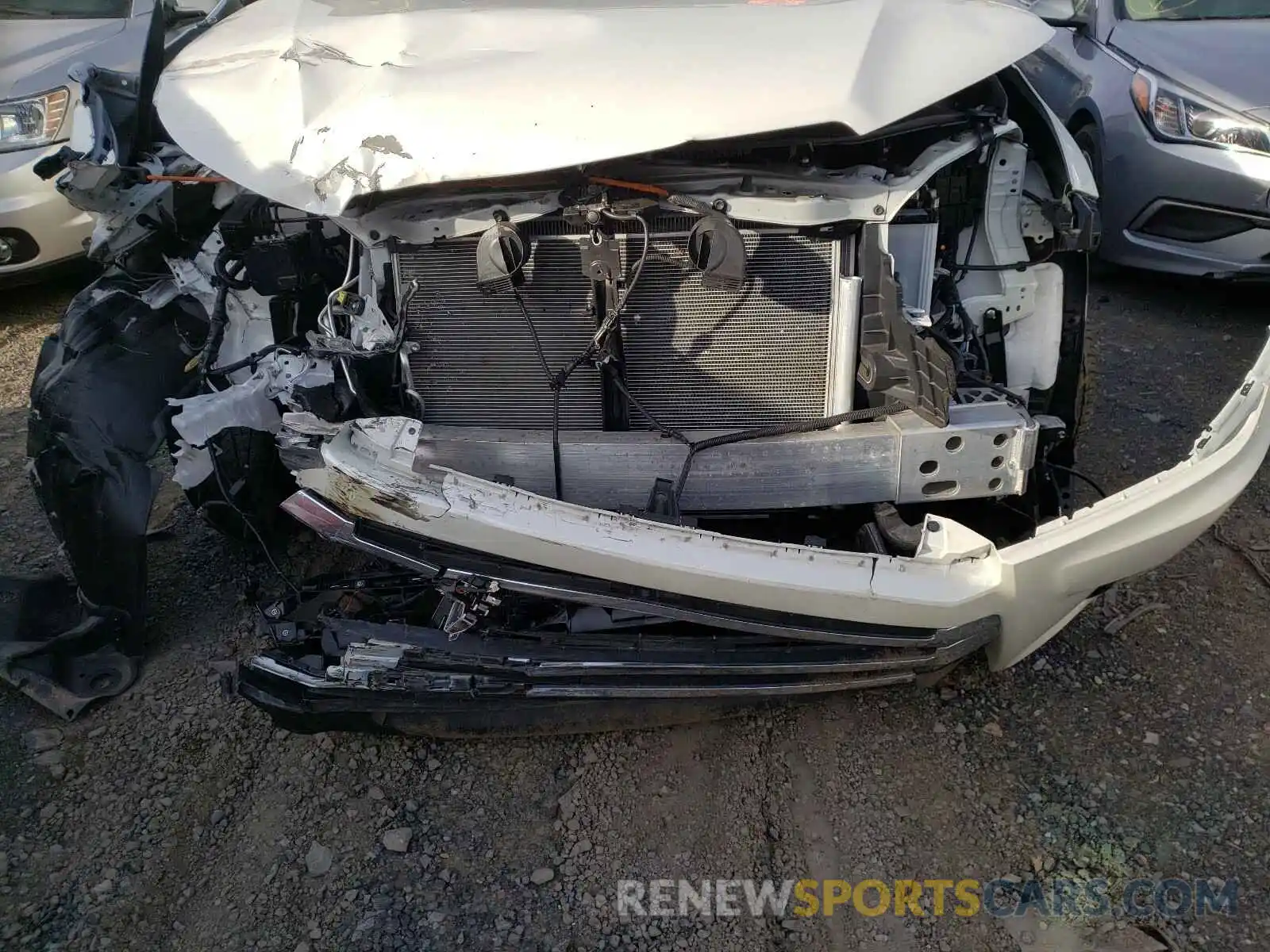 9 Photograph of a damaged car 5TDDZRFHXKS700472 TOYOTA HIGHLANDER 2019