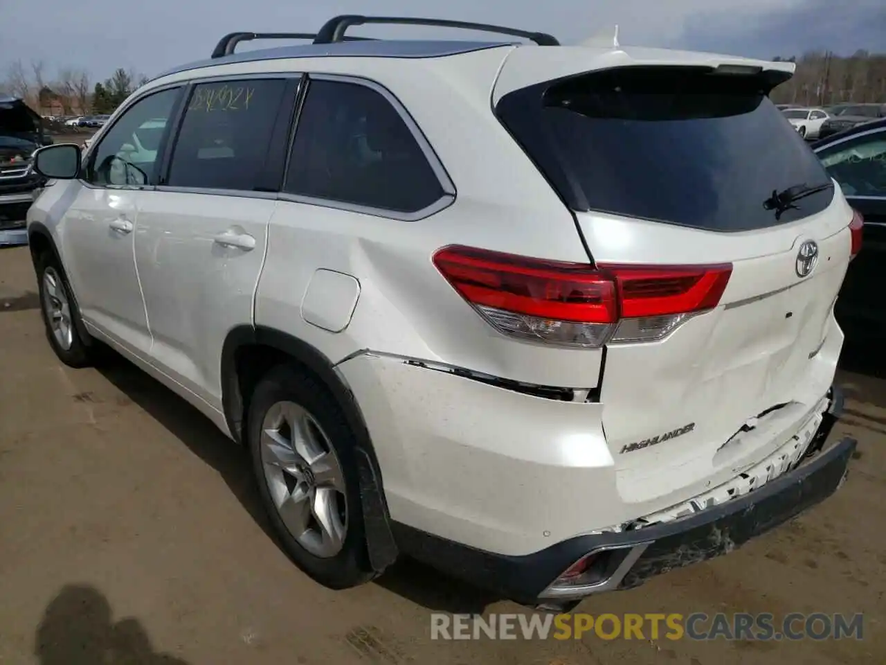 3 Photograph of a damaged car 5TDDZRFHXKS709592 TOYOTA HIGHLANDER 2019