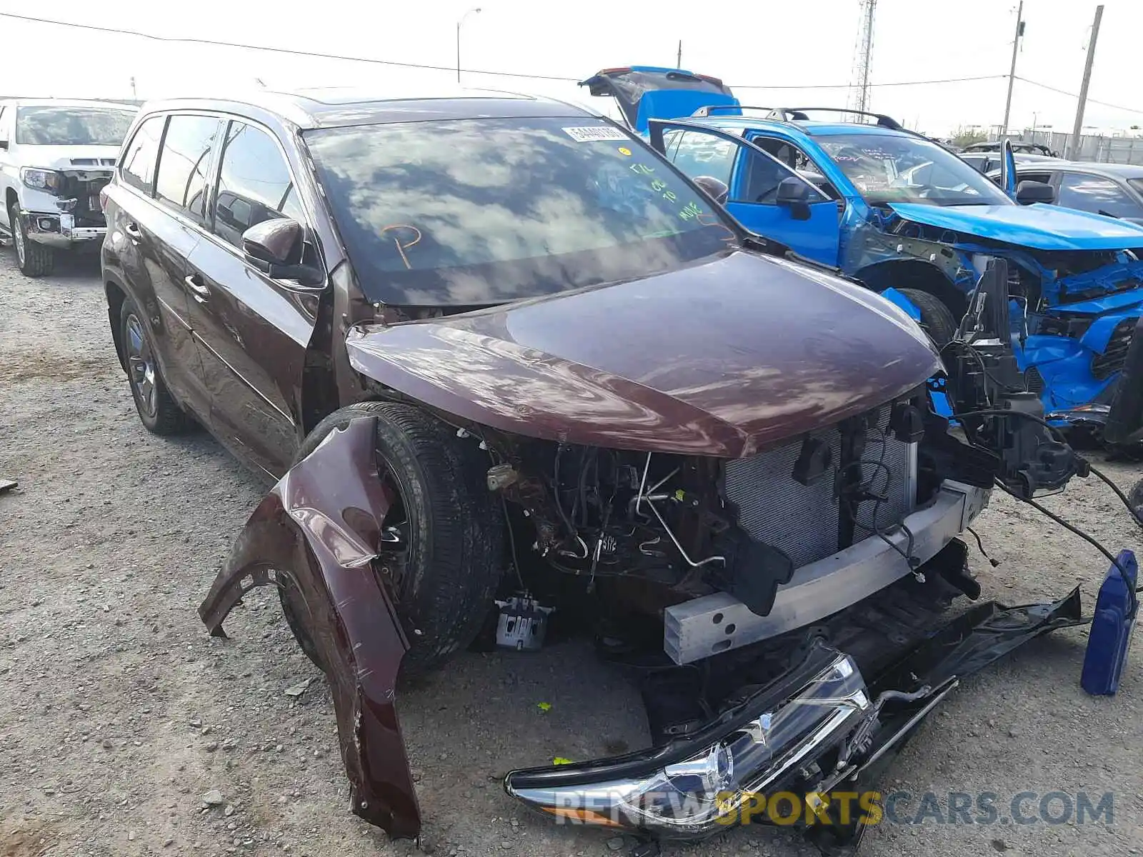 1 Photograph of a damaged car 5TDDZRFHXKS712136 TOYOTA HIGHLANDER 2019