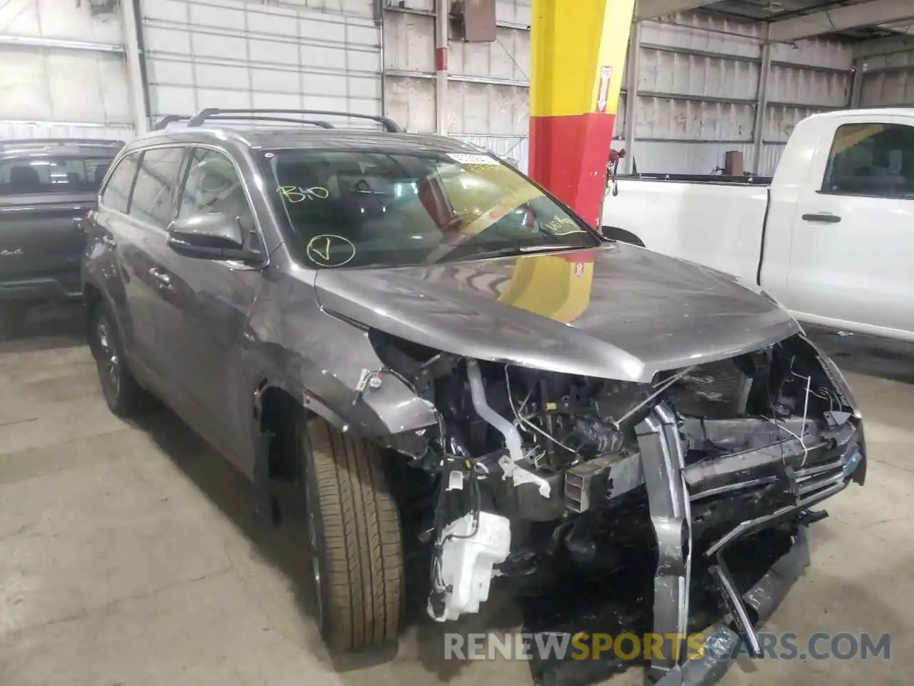 1 Photograph of a damaged car 5TDDZRFHXKS719359 TOYOTA HIGHLANDER 2019