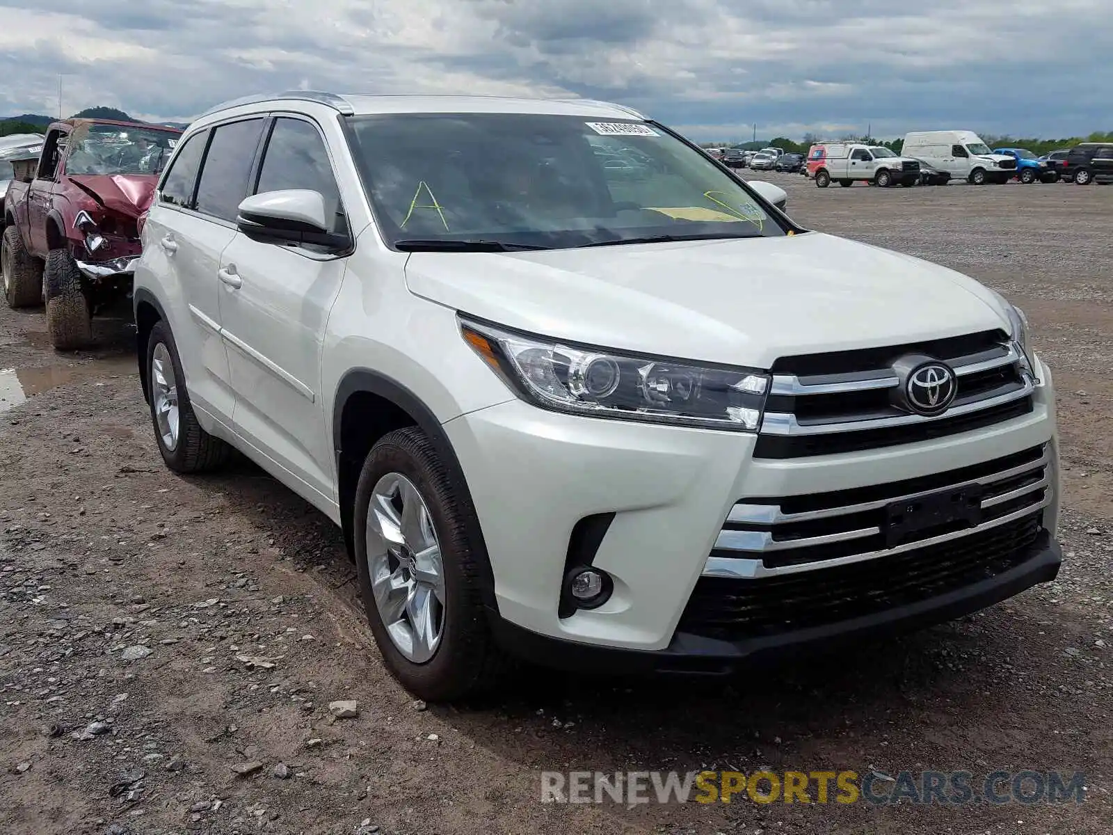 1 Photograph of a damaged car 5TDDZRFHXKS721189 TOYOTA HIGHLANDER 2019